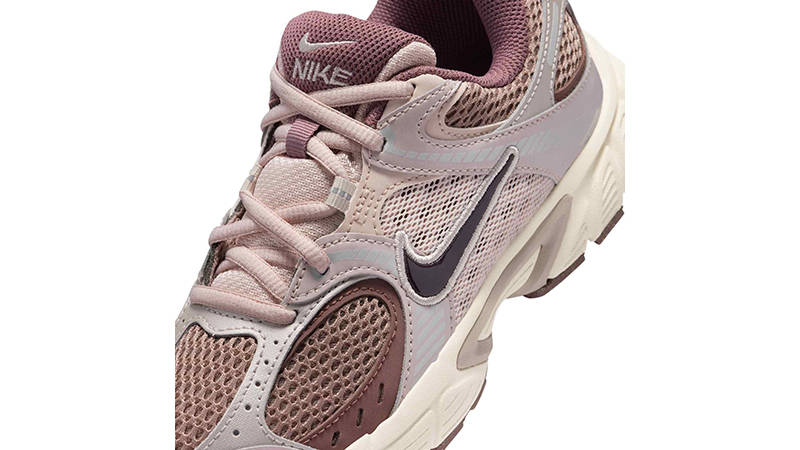 Nike V5 RNR GS Taupe Haze Tattoo HQ6411-201 tongue