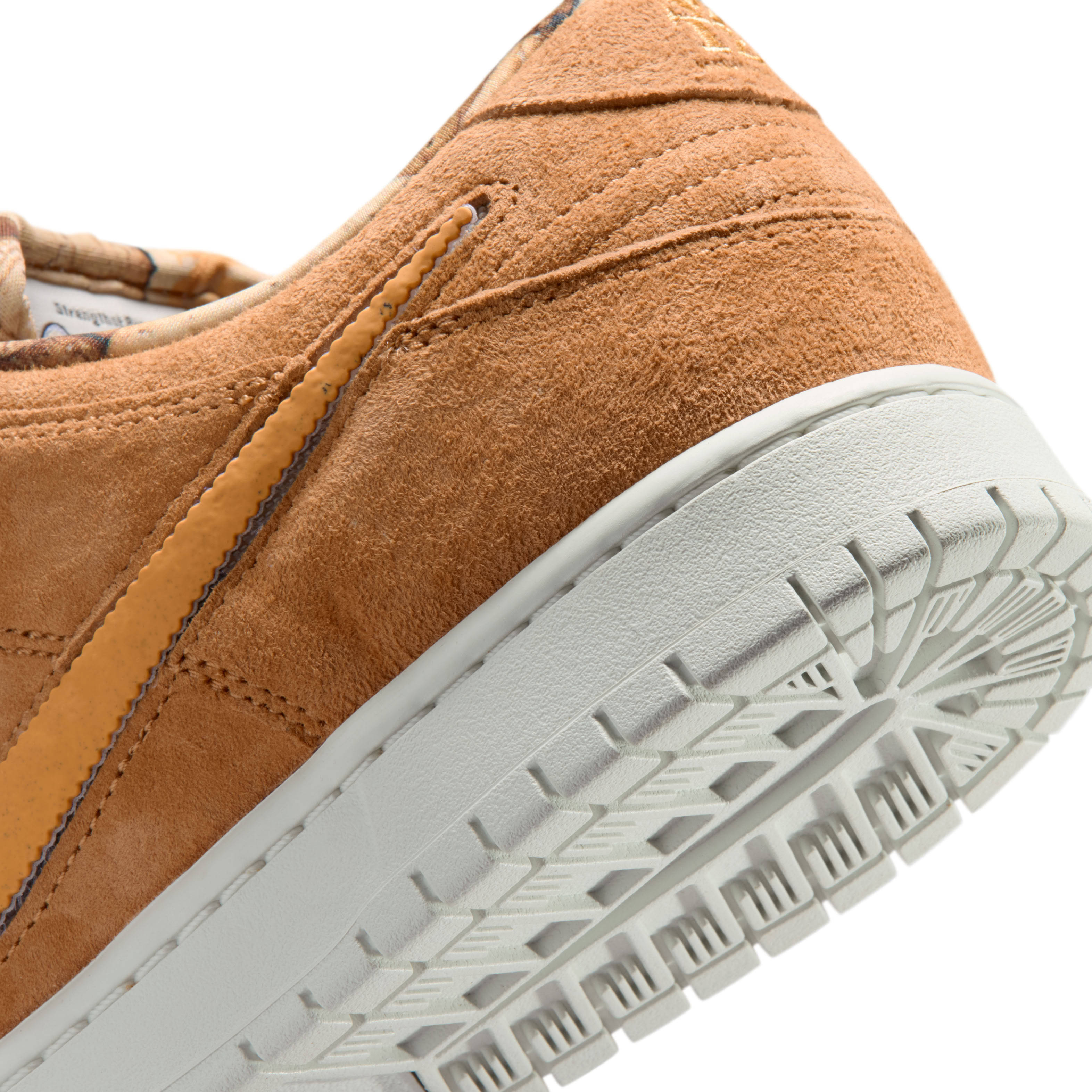 NOTE Manchester x Nike SB Dunk Low Brew & Biscuits Detail