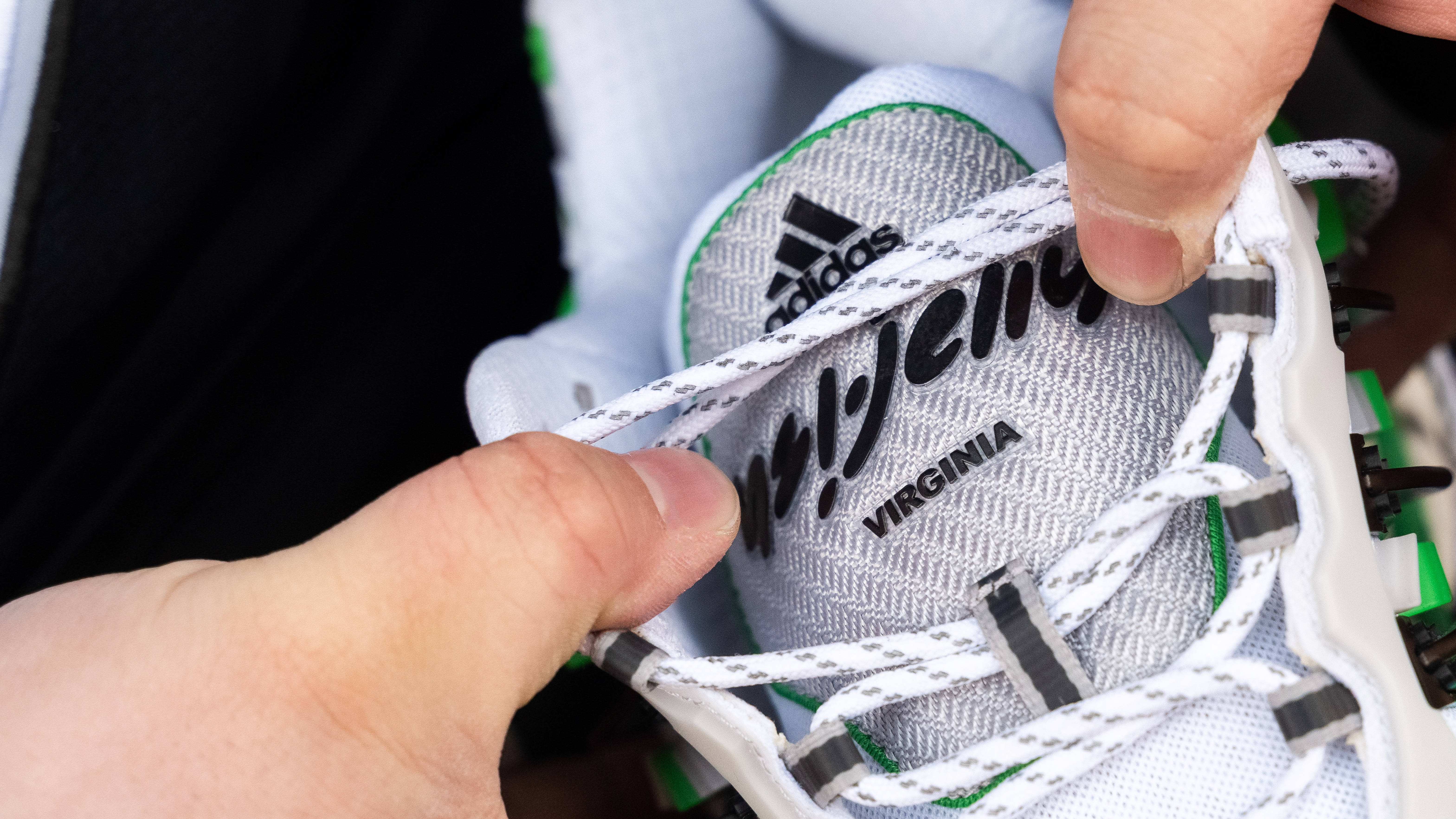 lace adjustments on the adidas Adistar Jellyfish green white tongue close-up