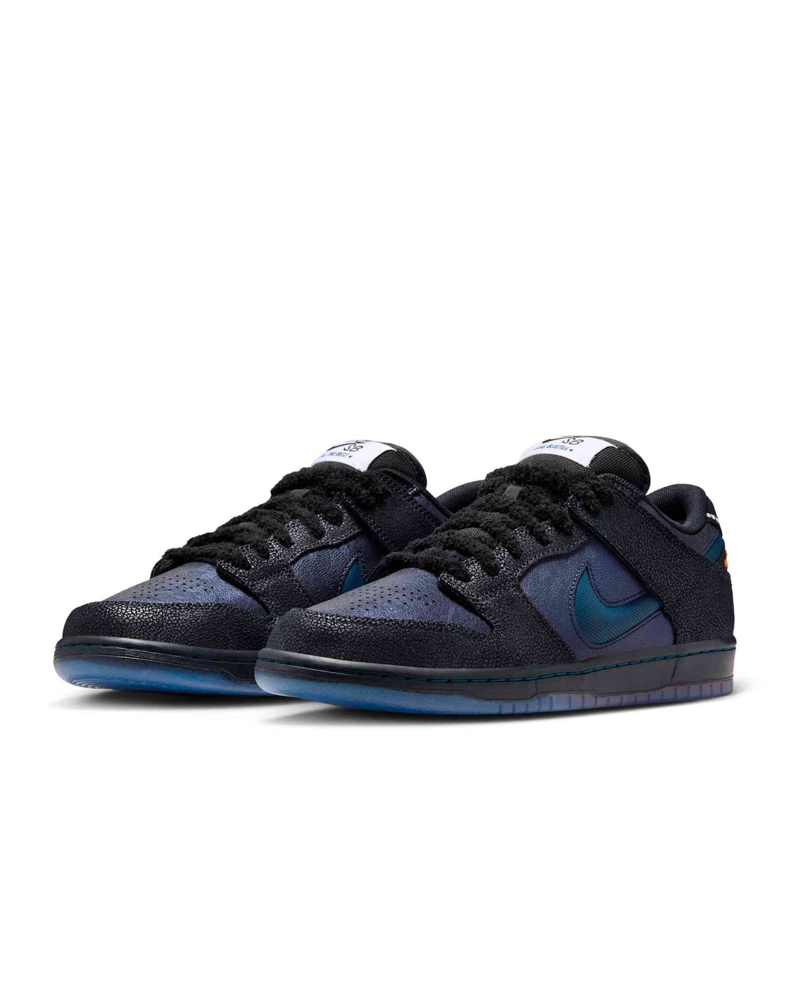 Bluetile Skateshop x Nike SB Dunk Low Butterfly front