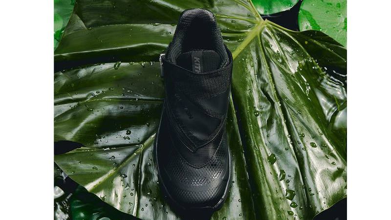 KITH x Salomon XT-Voyager 2 Triple Black middle