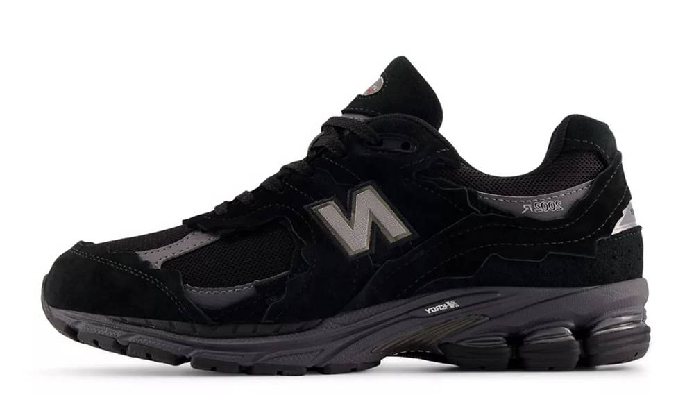 New Balance 2002R Gore-Tex Protection Pack Black