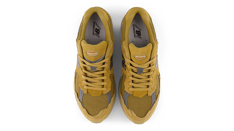 New Balance 2002R Gore-Tex Protection Pack Stucco U20027OI middle