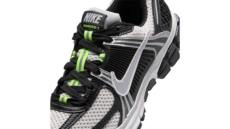 Nike Vomero 5 GS Black Photon Dust IQ0312-010 tongue