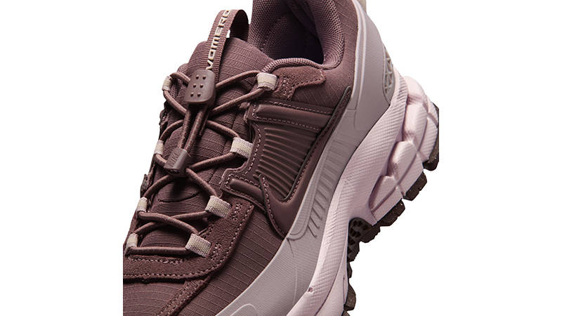 Nike Vomero 5 Roam Tattoo Particle Rose HQ2181-501 tongue