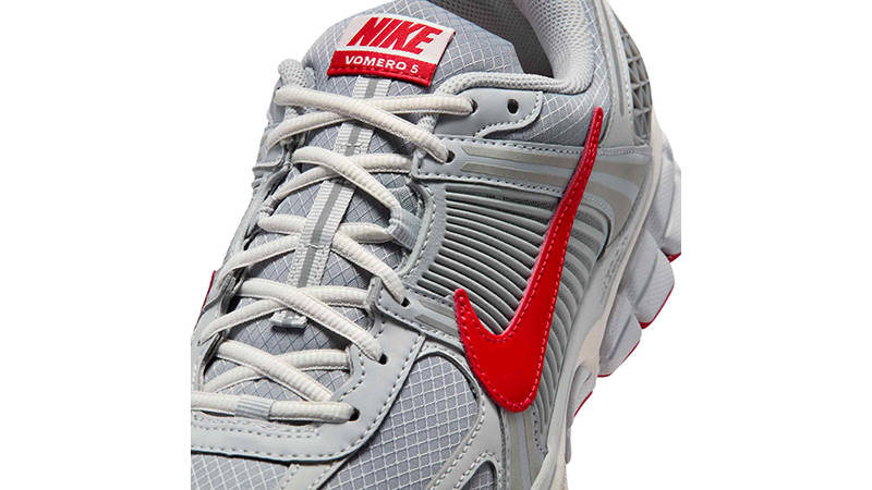 Nike Zoom Vomero 5 SE Grey Fog University Red IQ6589-001 swoosh