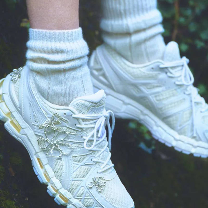 Completeworks x ASICS Gel-KAYANO 20 Cream on foot