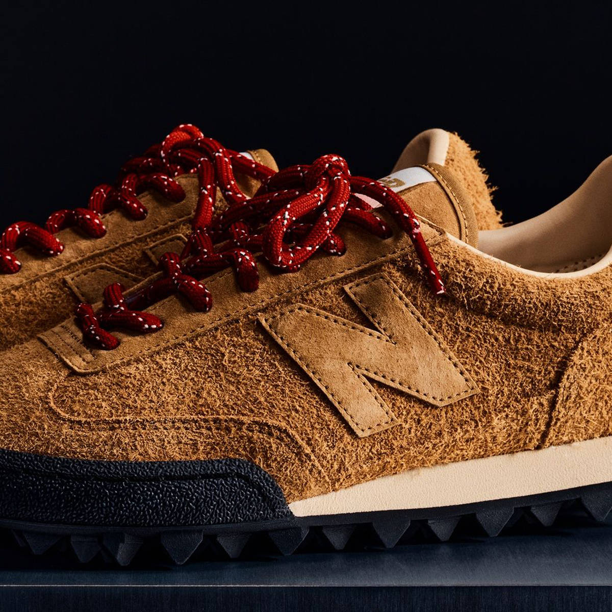 New Balance Gator Run Timberwolf UGTR7Q8 LOGO