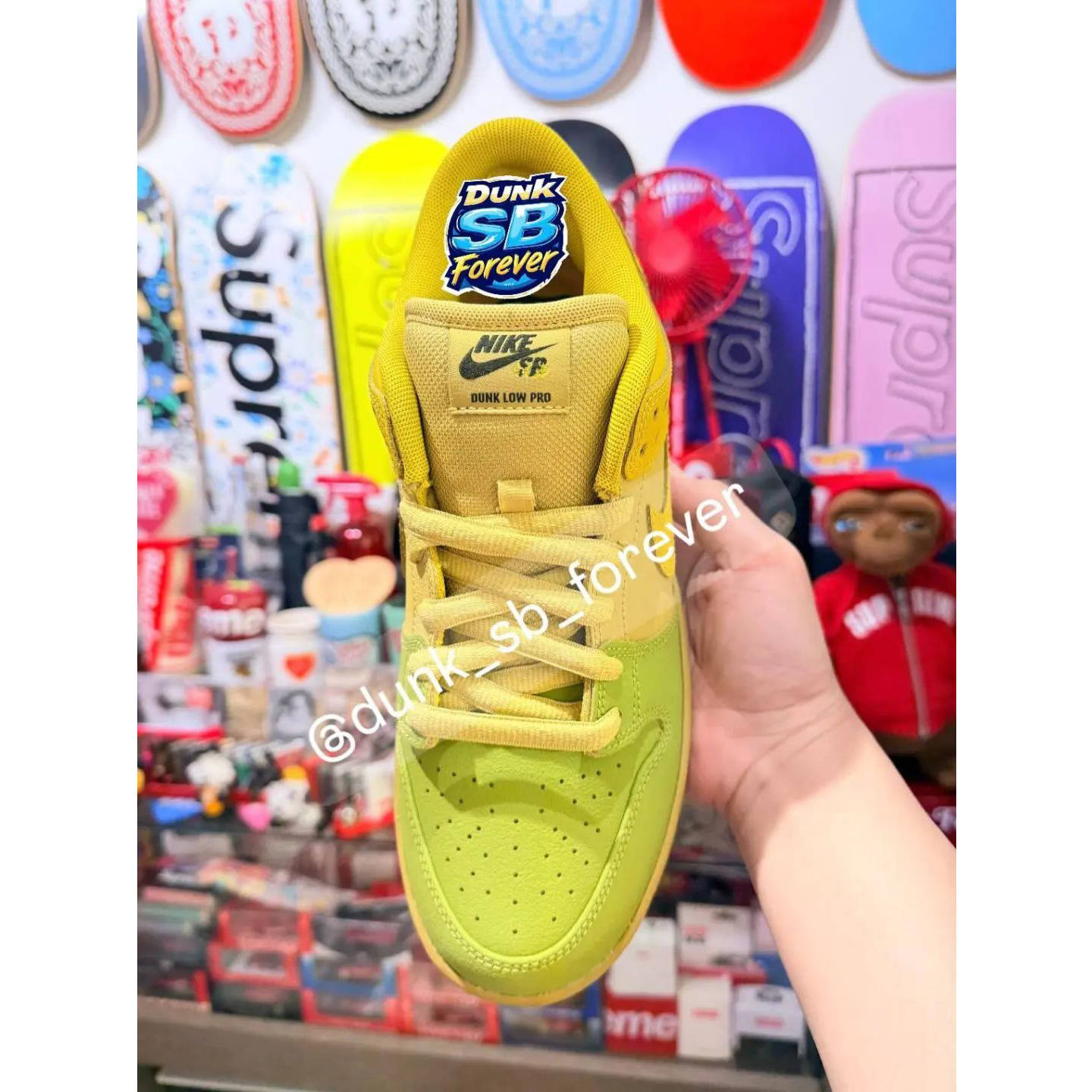 Nike SB Dunk Low Saffron Quartz IO0427-300 lace area