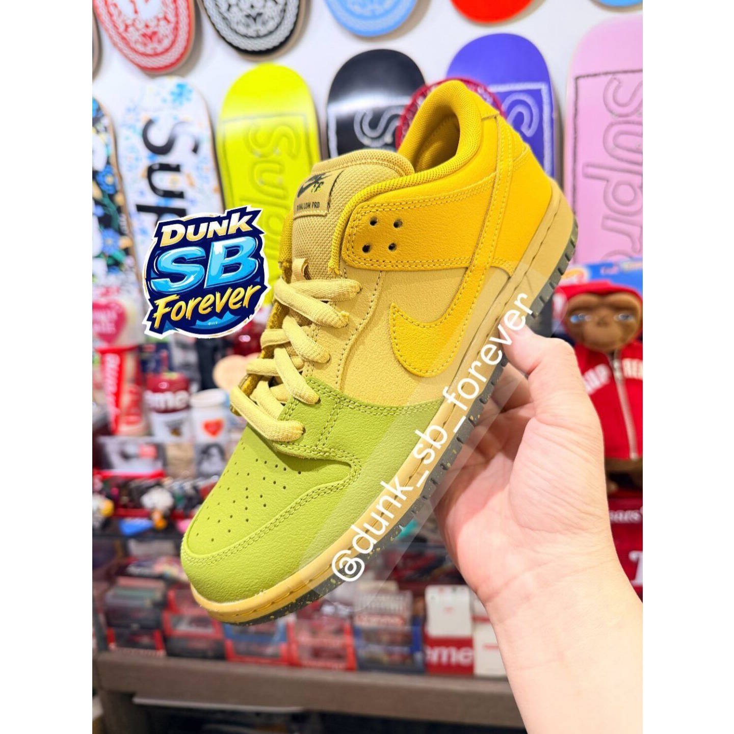 Nike SB Dunk Low Saffron Quartz IO0427-300 side