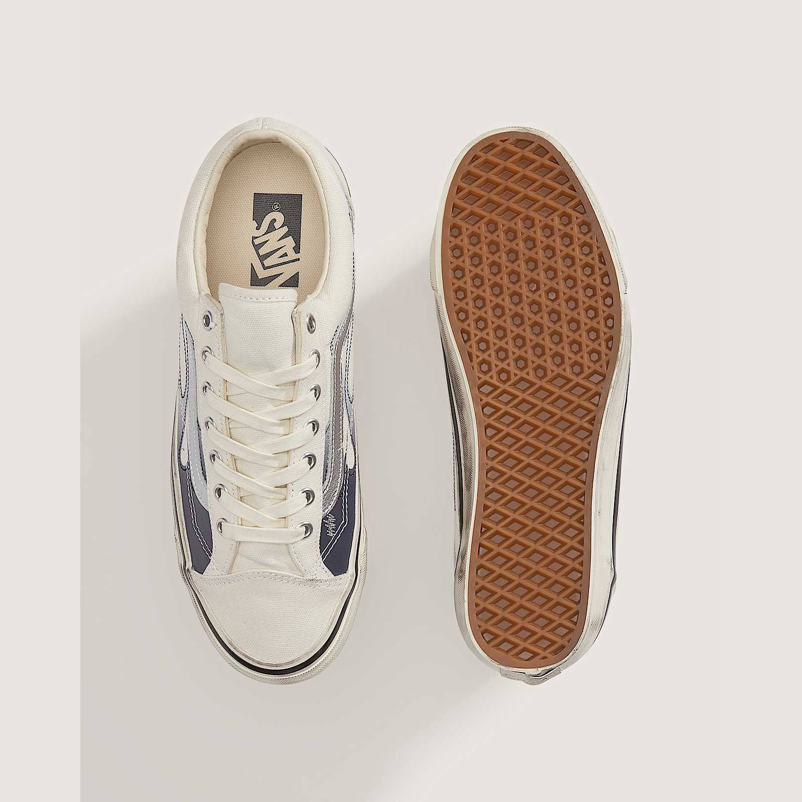 Vans Old Skool 36 Flame White VN000D9RCCZ middle