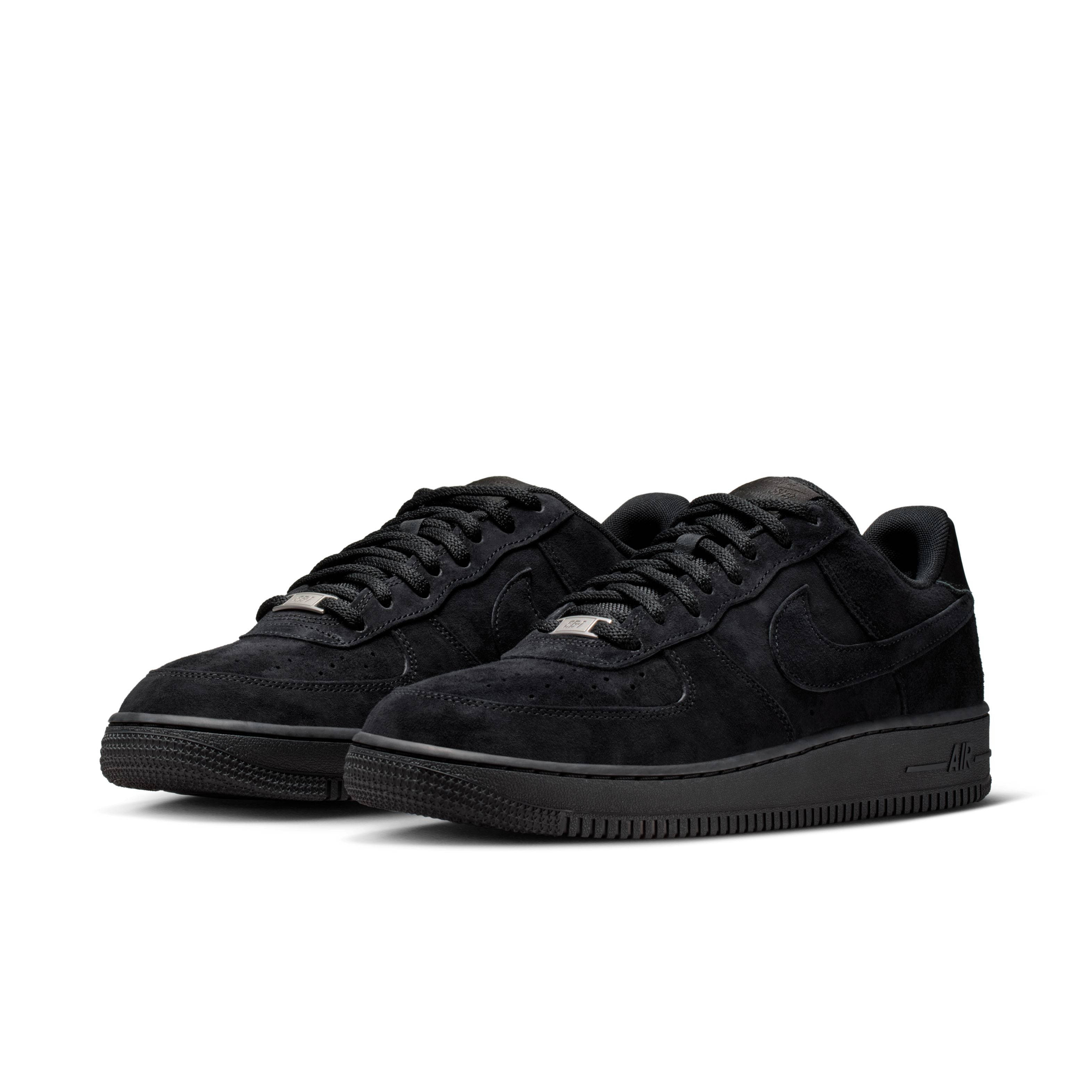 Nike SB Air Force 1 Low Triple Black IW8068-001 front