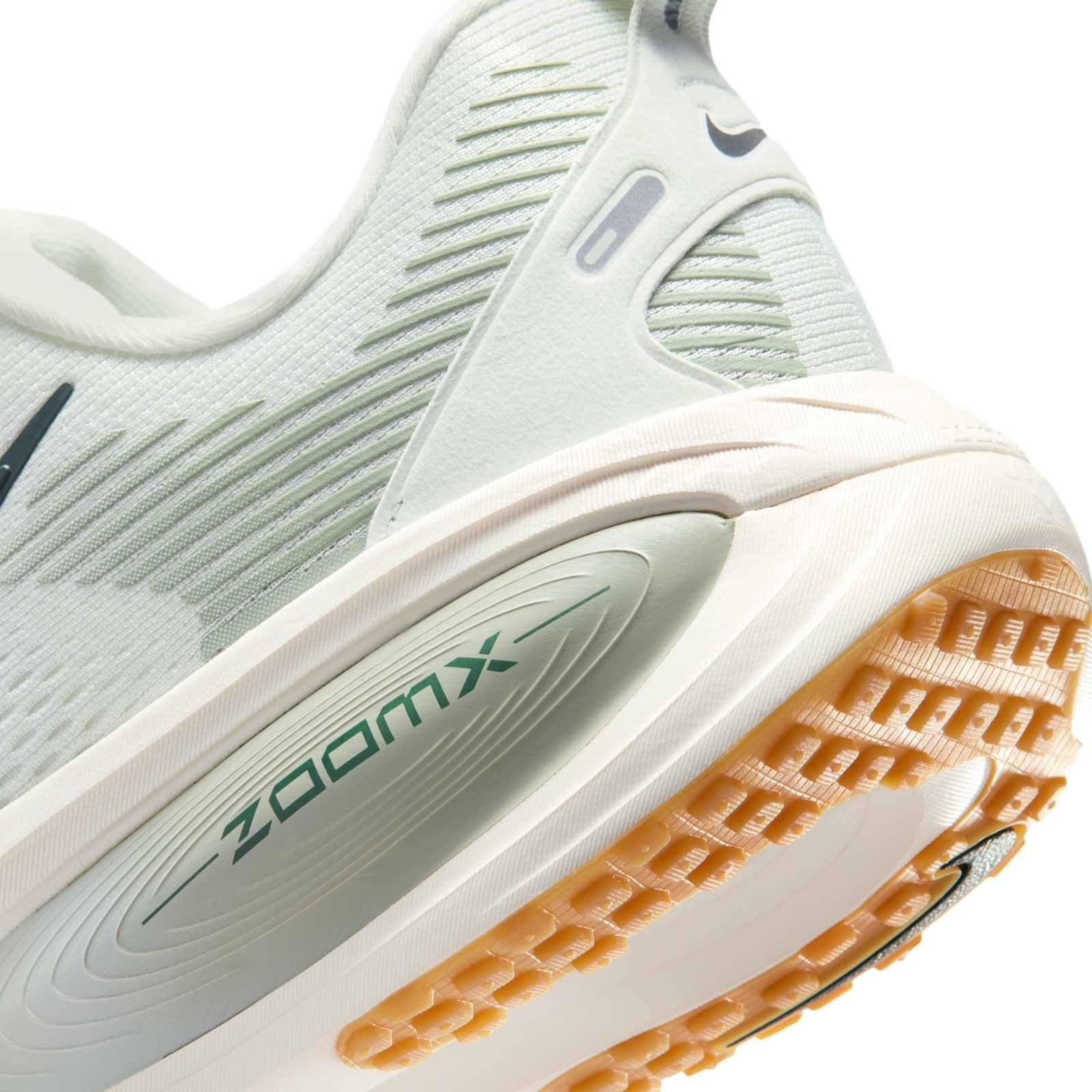 Nike Vomero 18 Spruce Aura Jade Horizon HM6803-020 heel