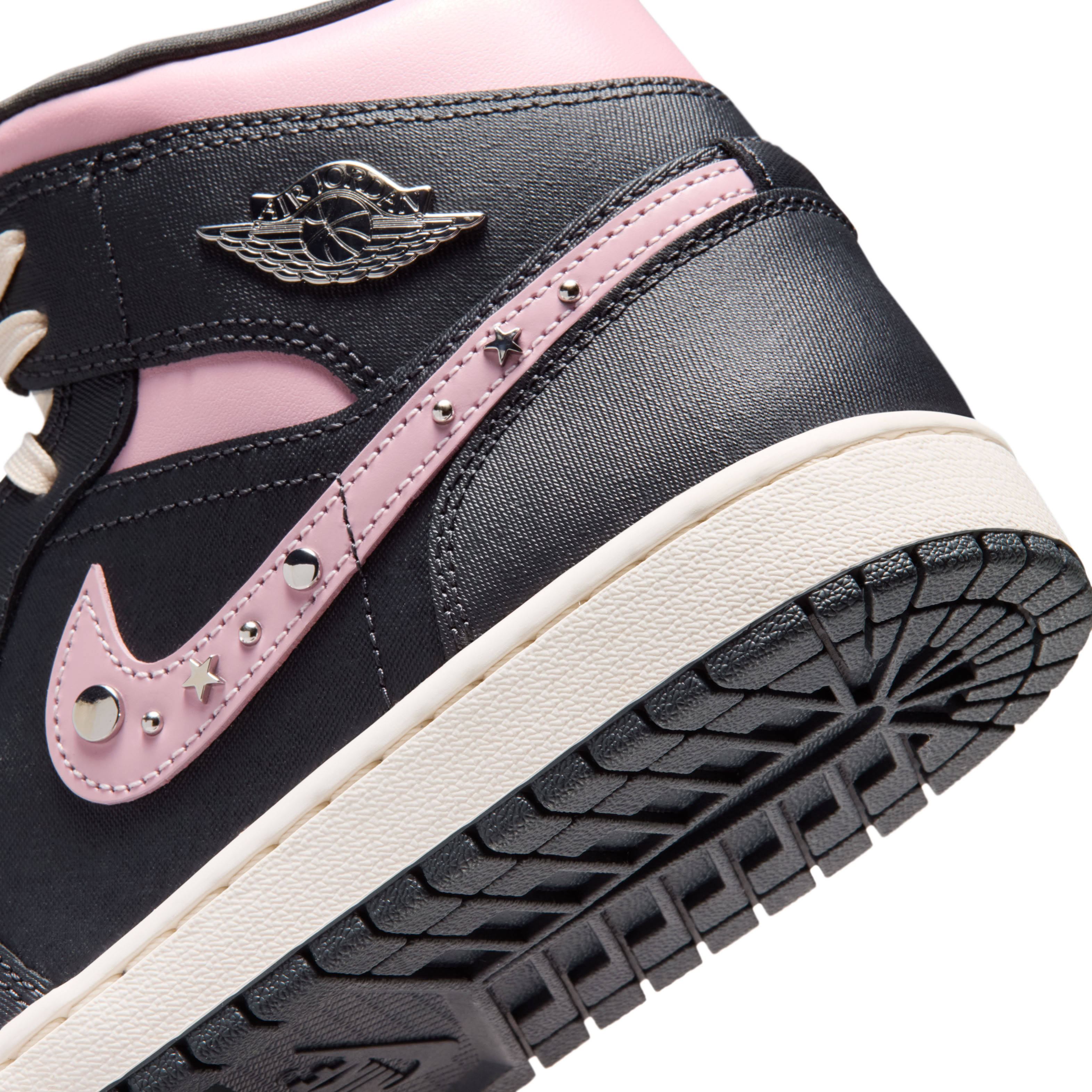 Air Jordan 1 Mid SE Iced Carmine Detail 1