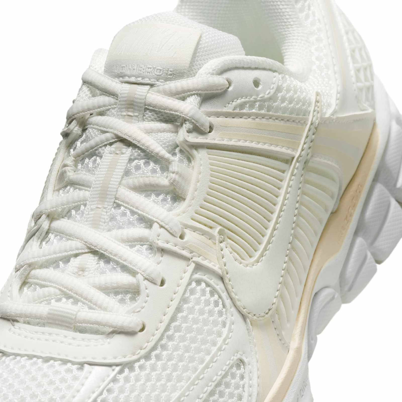 Nike Zoom Vomero Sail Coconut Milk IB8929-100 side