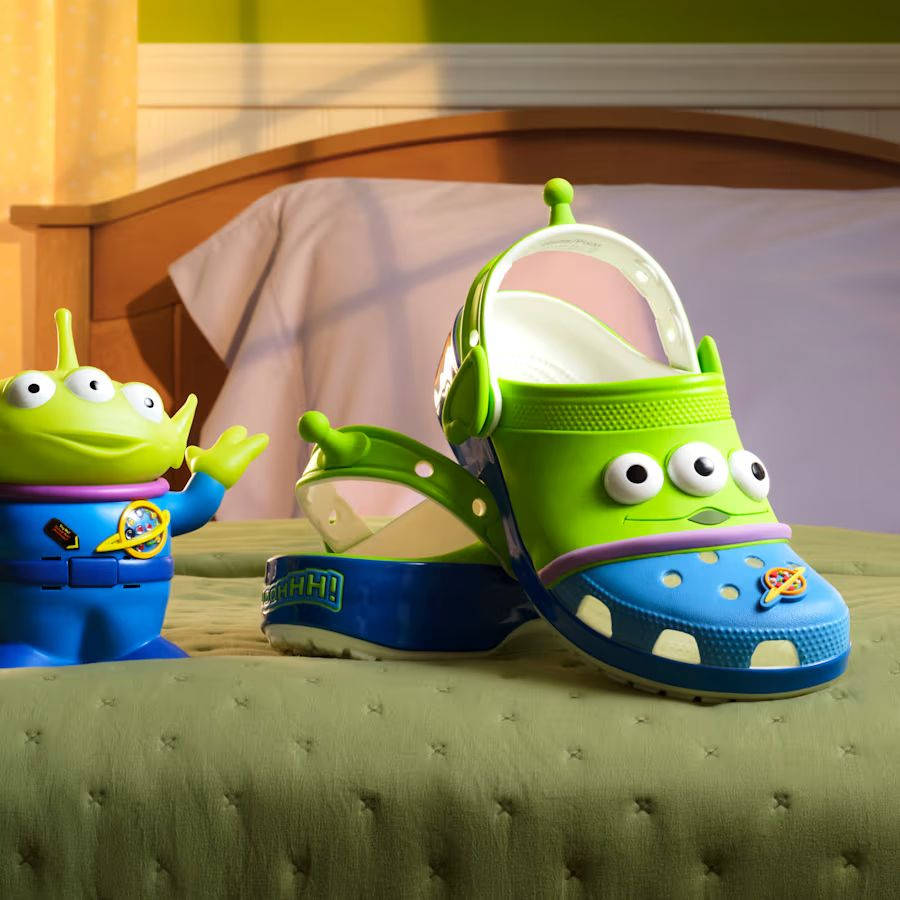 Toy Story x Crocs Classic Clog Aliens Multi 213010-90H feature