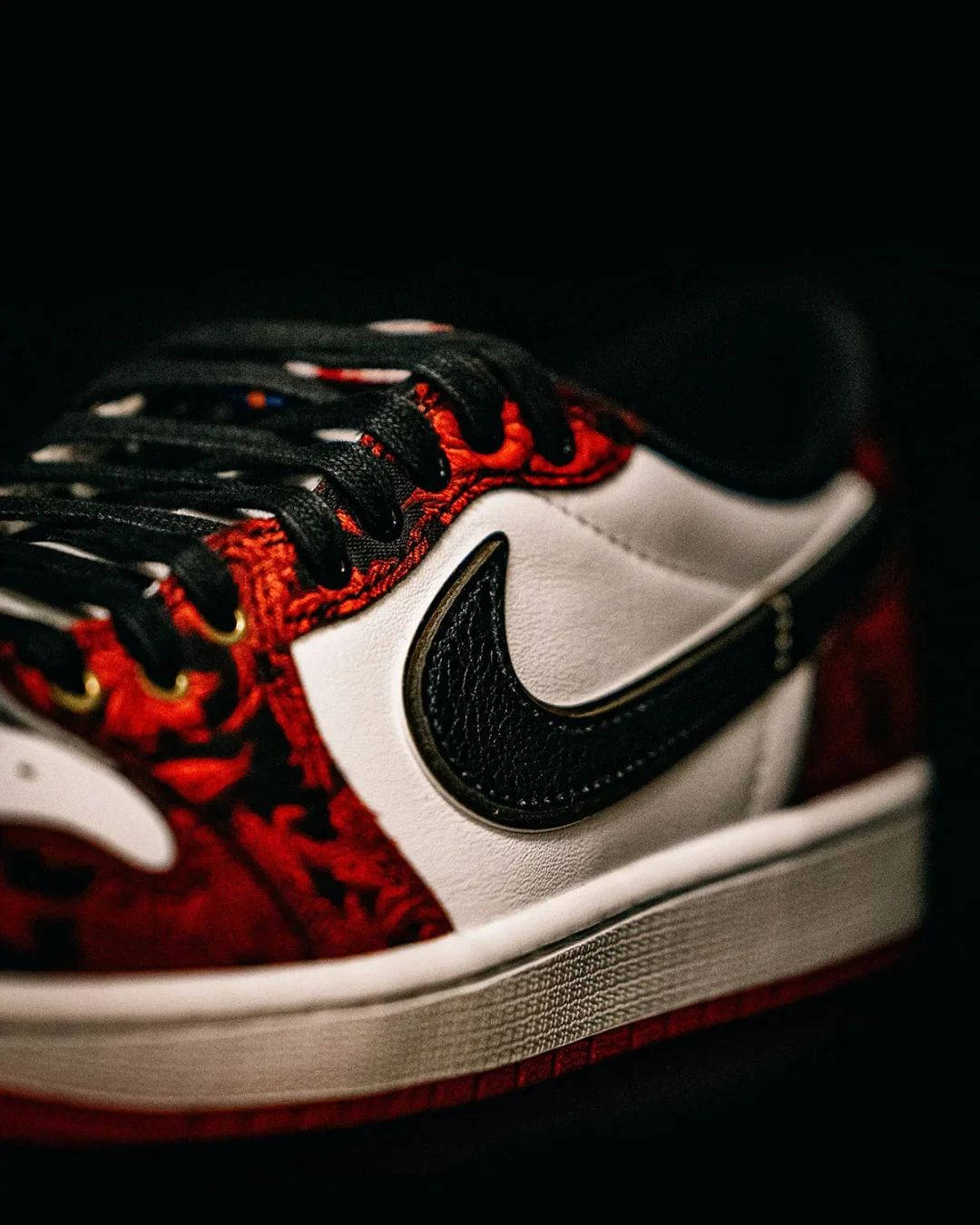 Air Jordan 1 Low OG Last Dance at the Garden IR0088-001 side