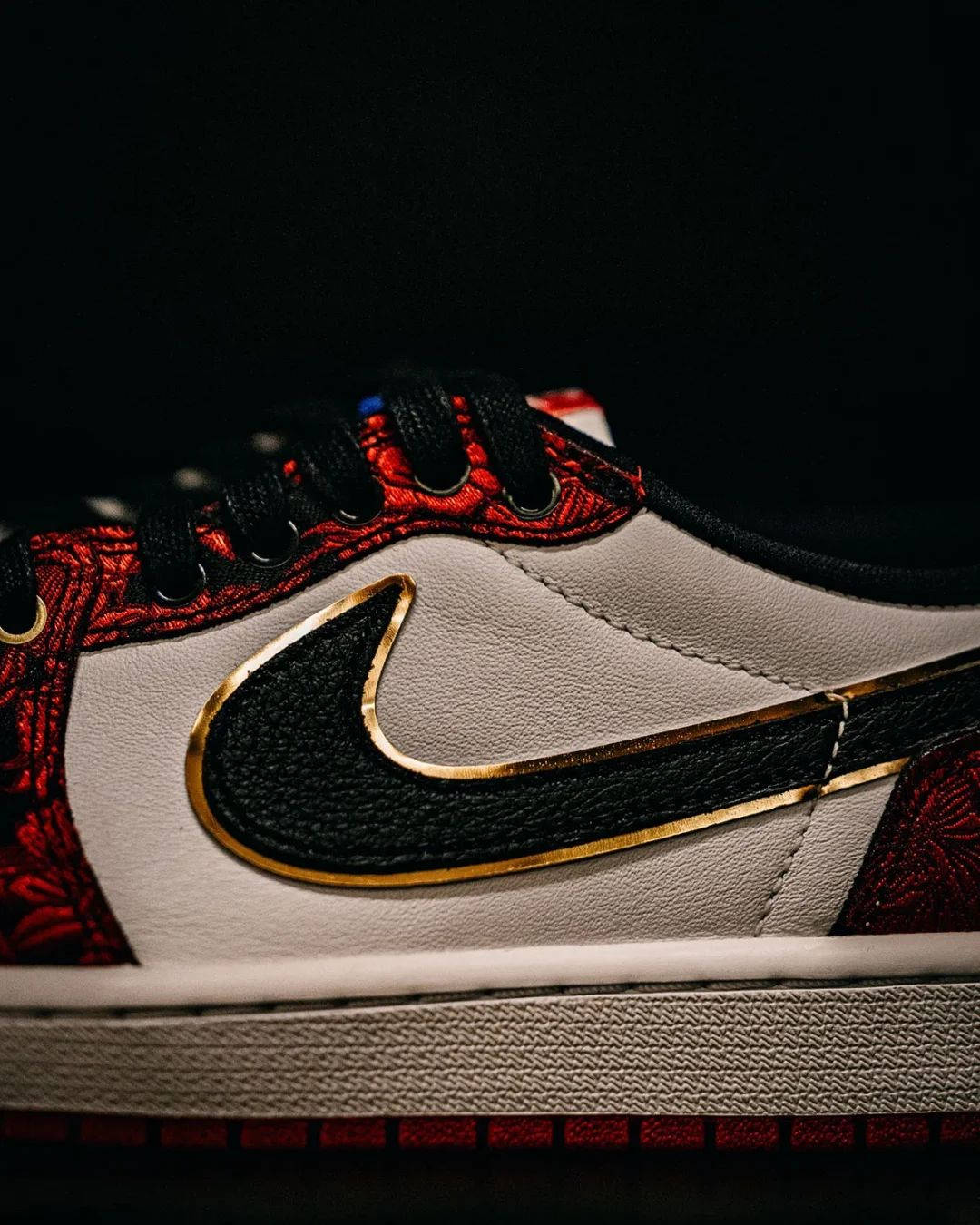 Air Jordan 1 Low OG Last Dance at the Garden IR0088-001 swoosh