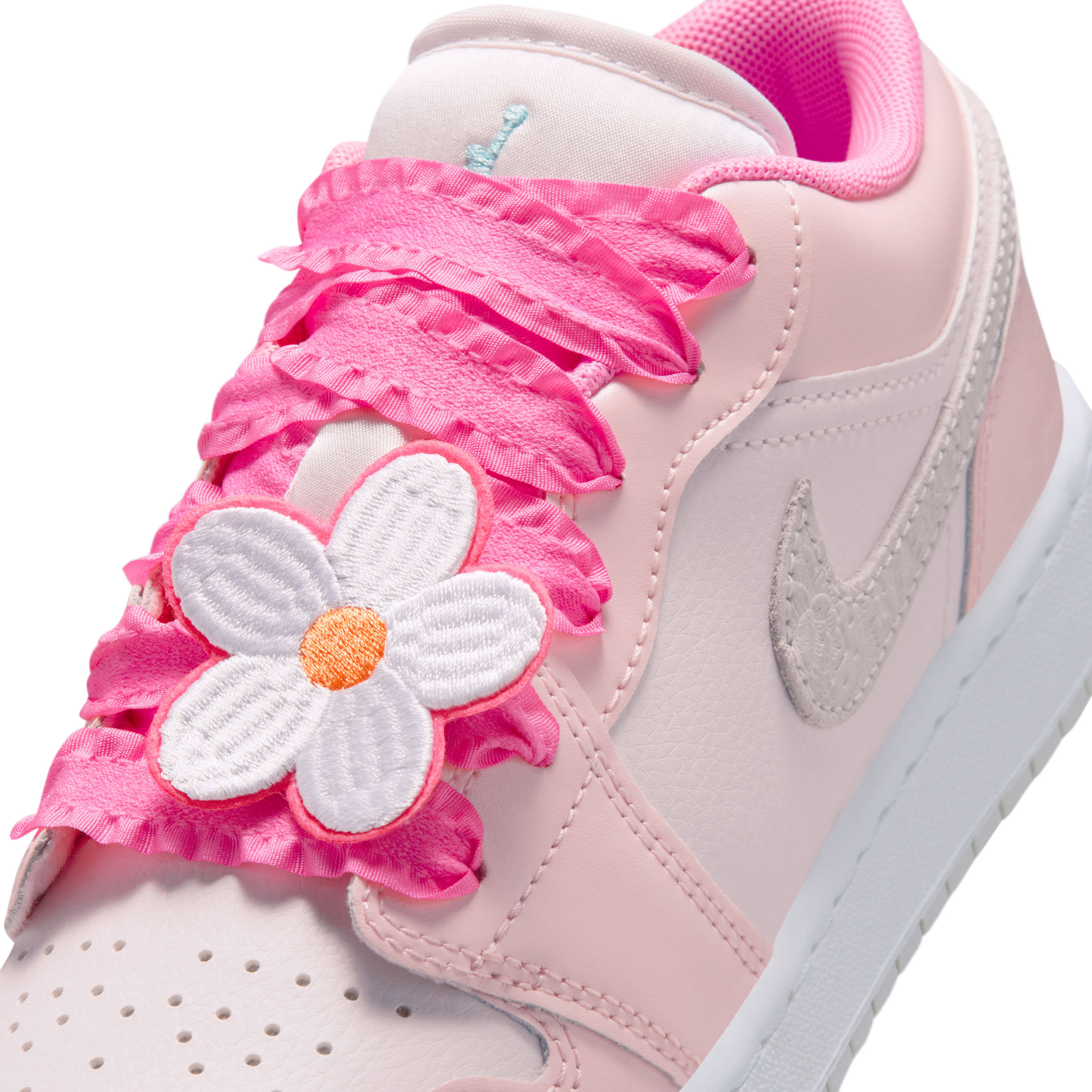 Air Jordan 1 Low SE Pink Bloom Detail