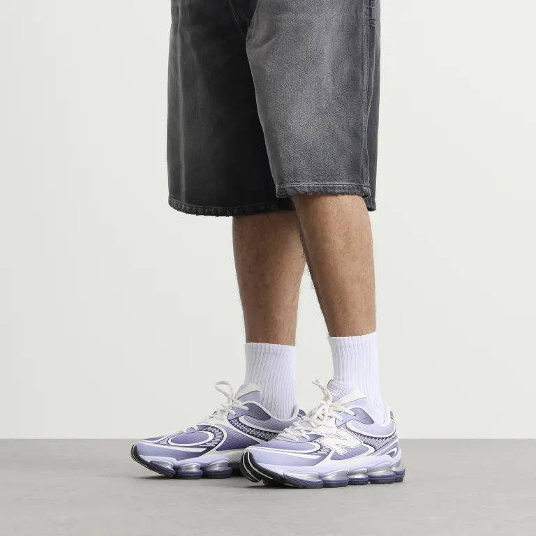 New Balance 2000 Boysenberry U20009BA on foot