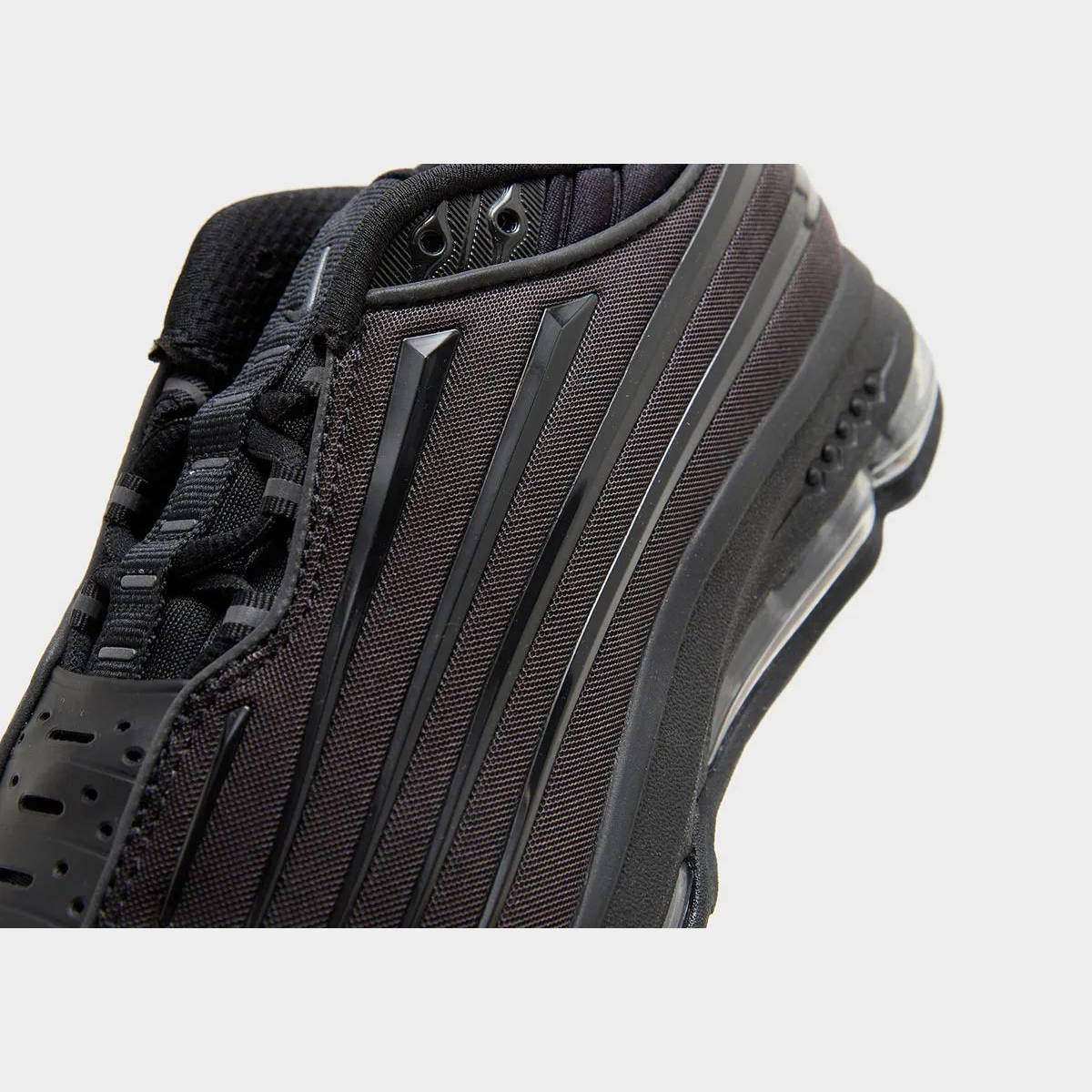 Nike Air Max 2000 Triple Black side