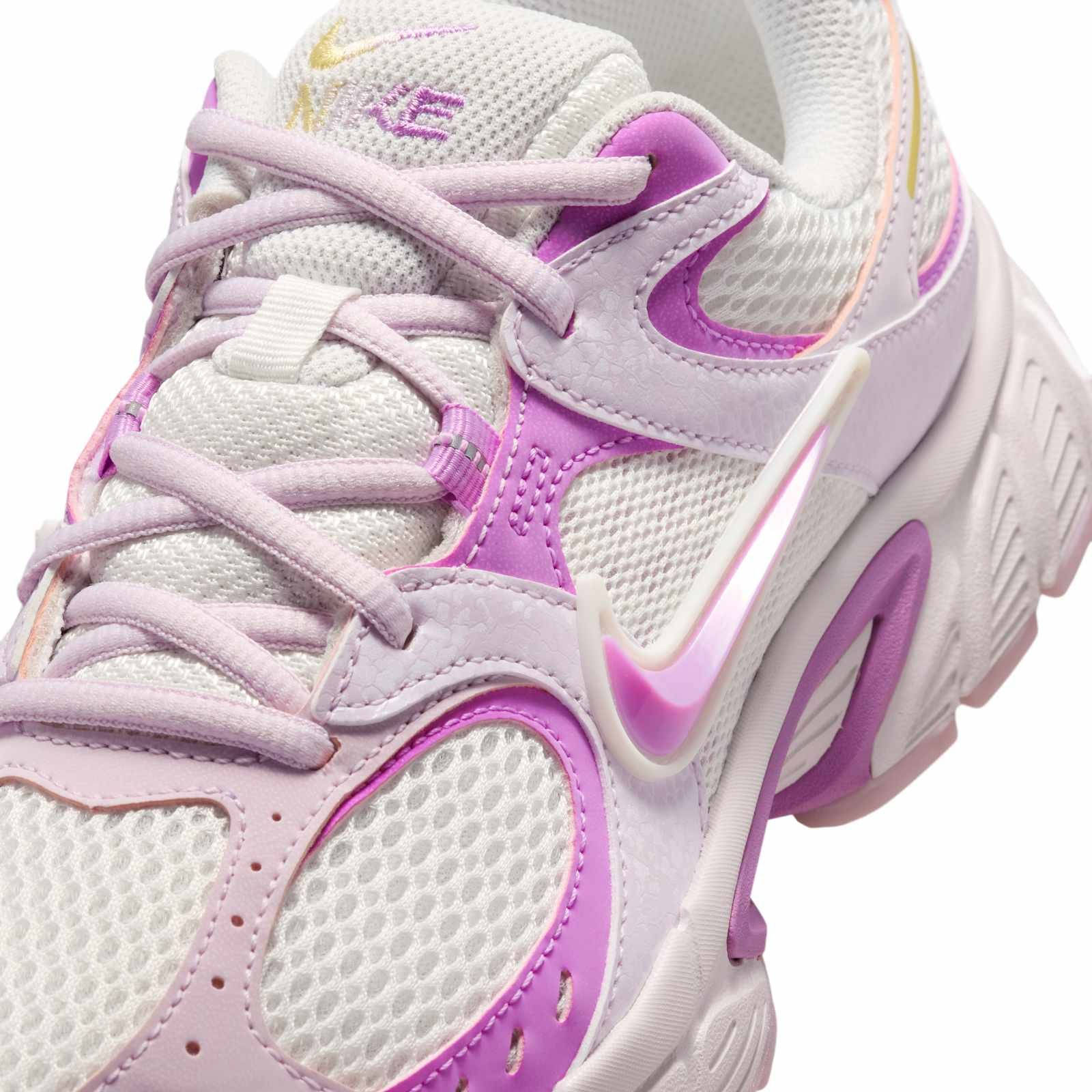 Nike V5 RNR Bleached Lilac White IV5522-100 side