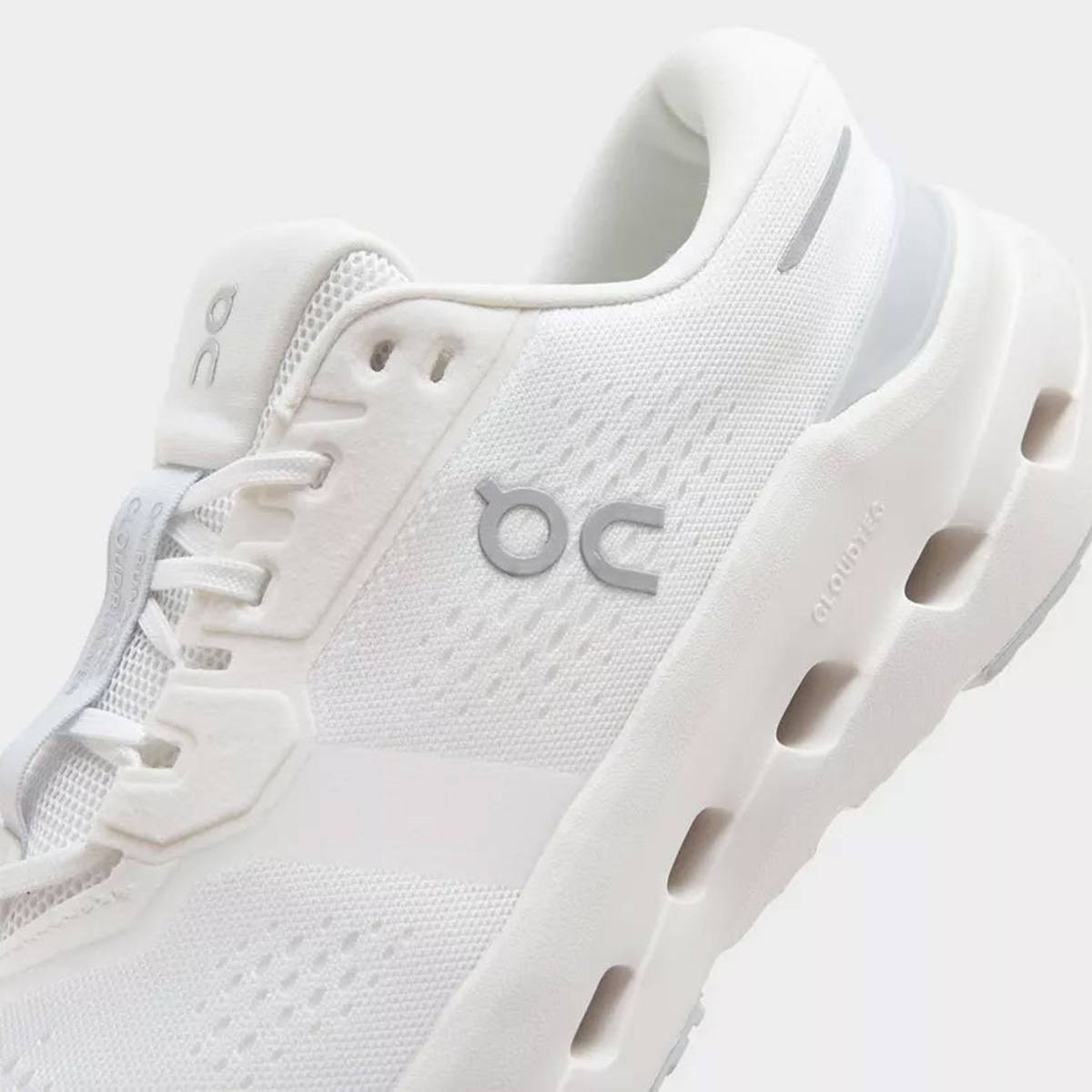On Running Cloudrunner 3 White Detail