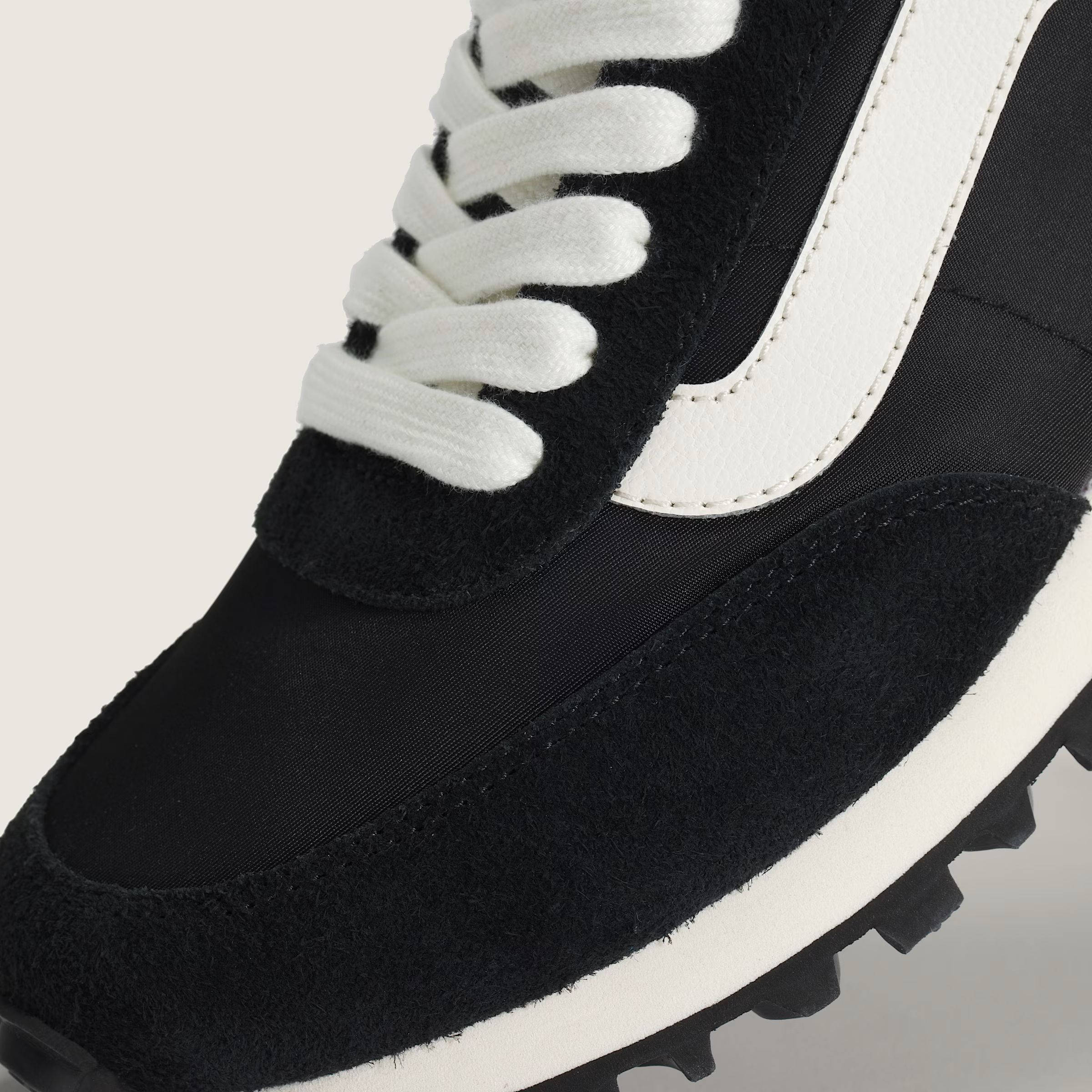 Vans Style 152 Premium Black White VN0010VECJK toe