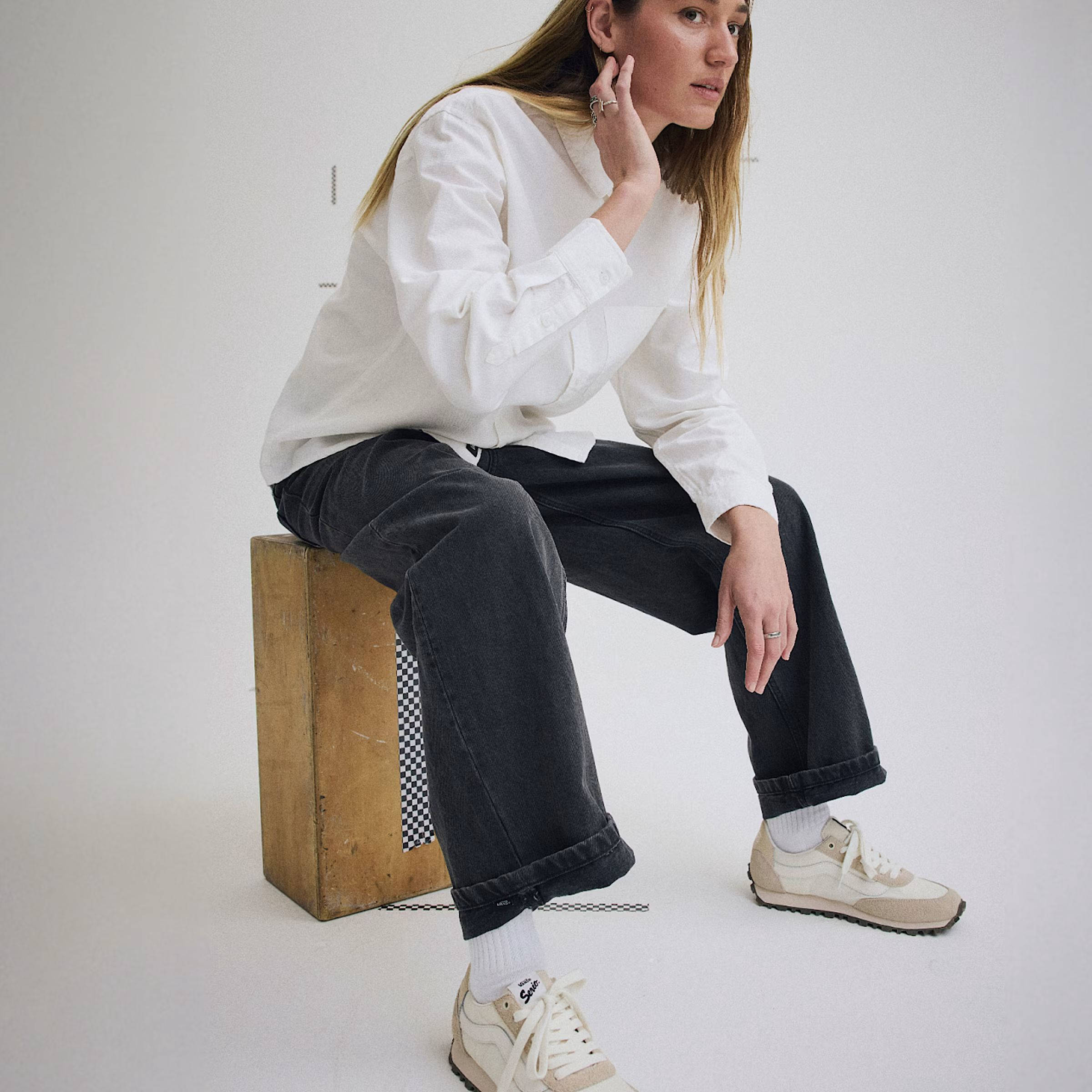 Vans Style 152 Premium White Beige VN0010VECCZ on foot