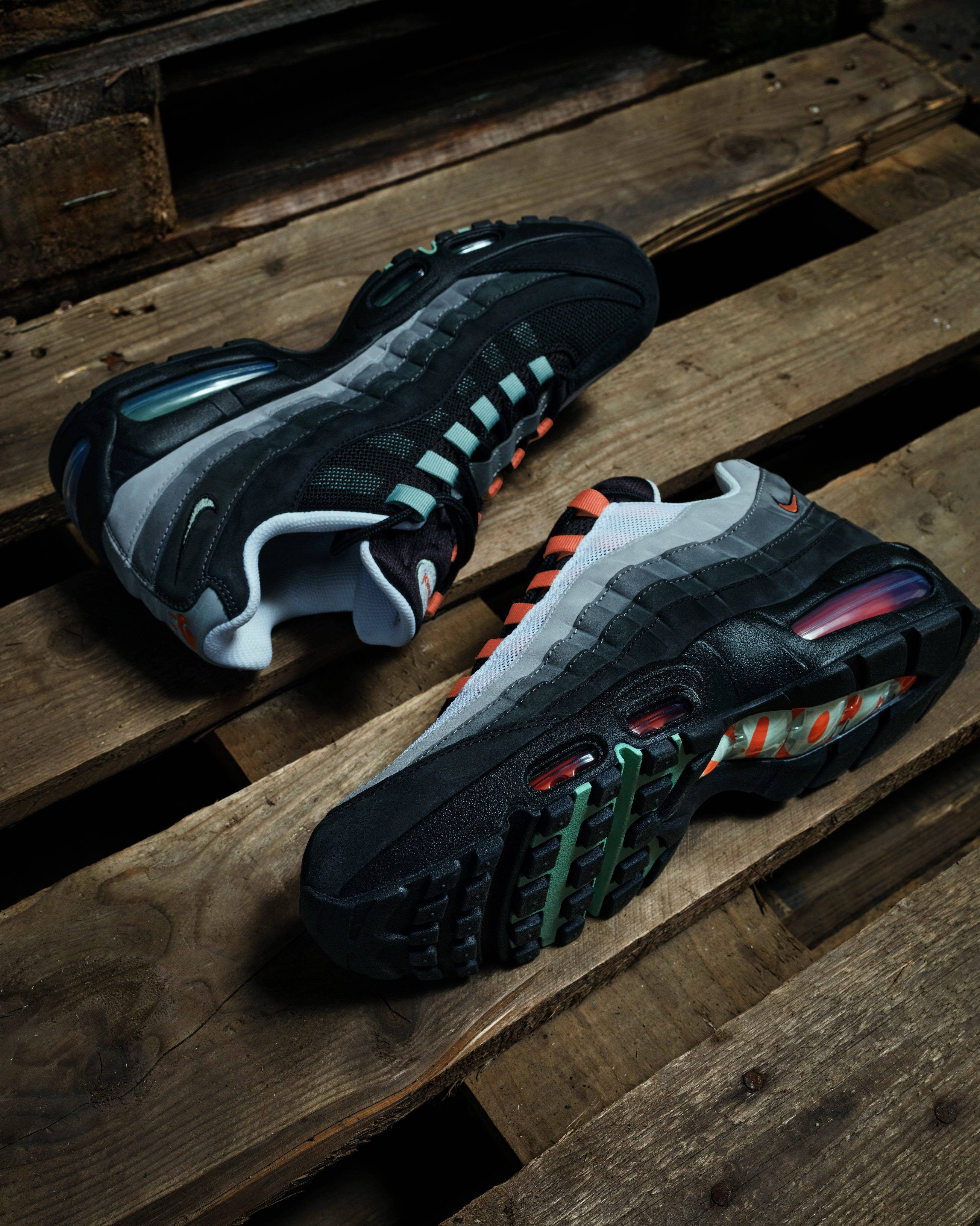 Nike Air Max 95 Liverpool JD Exclusive from top