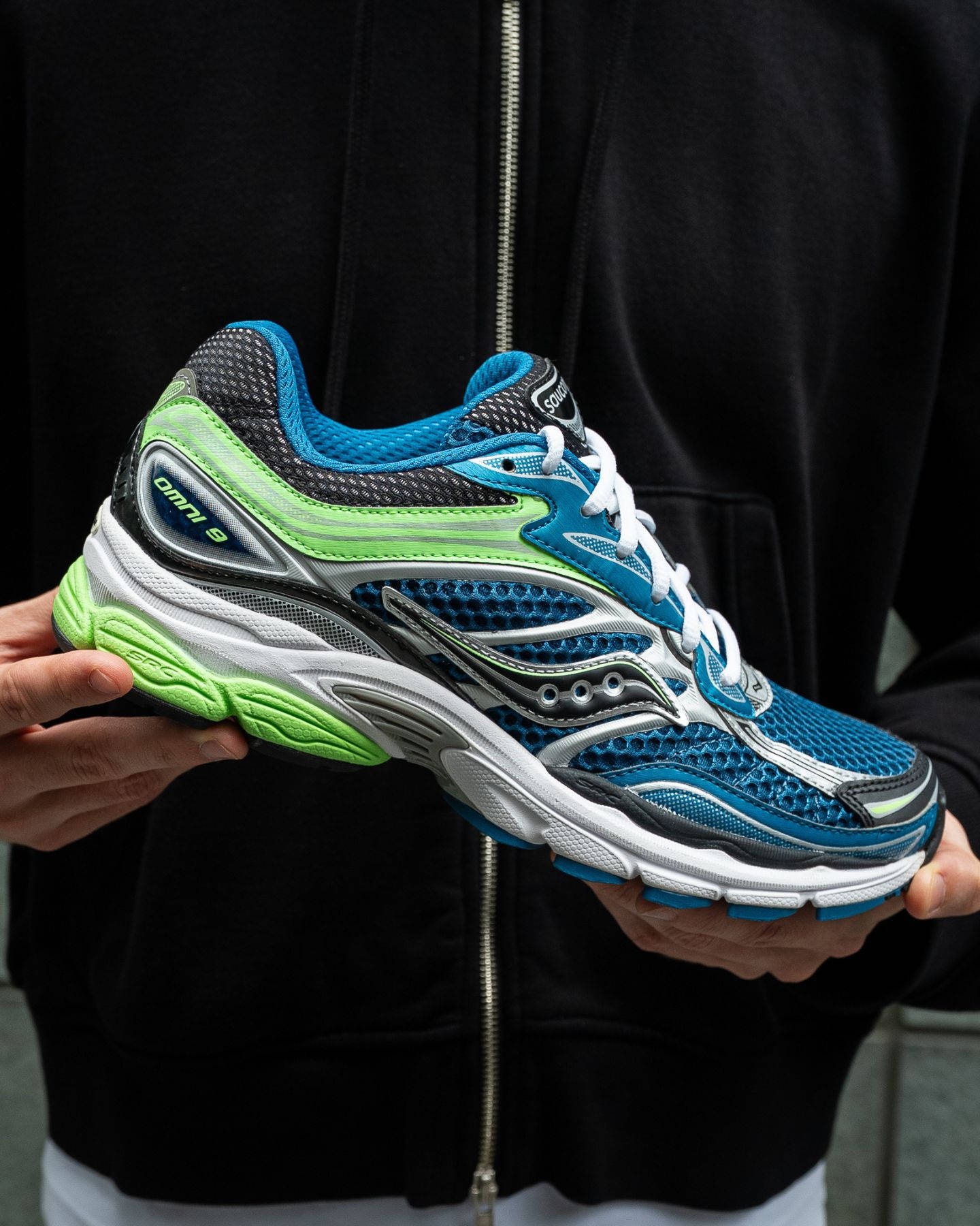 Saucony ProGrid Omni 9 Blue Green In Hand