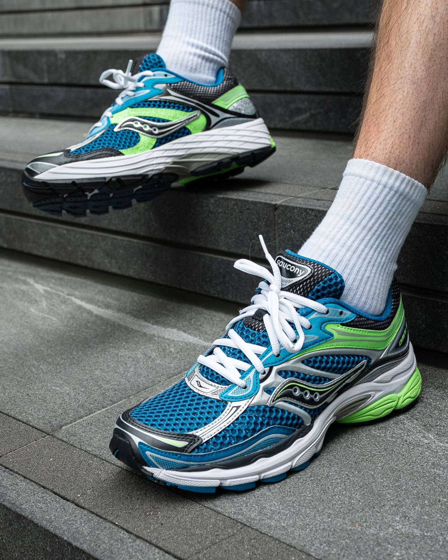 Saucony ProGrid Omni 9 Blue Green On Foot