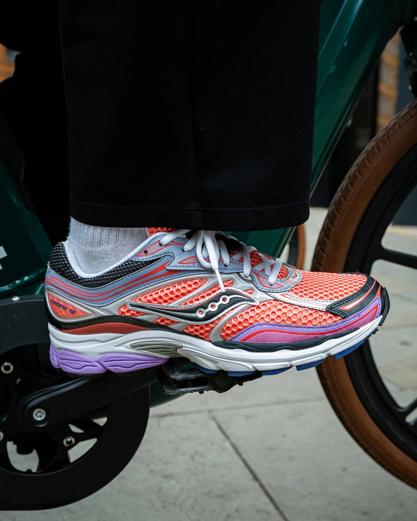 Saucony ProGrid Omni 9 Pink Purple On Foot