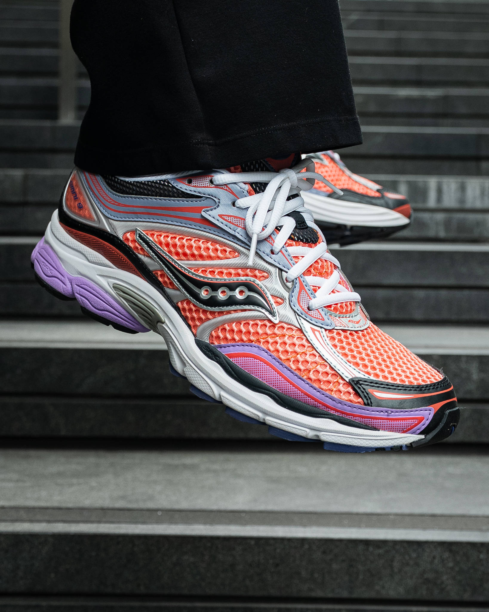 Saucony Omni 9 Pink Purple On Foot
