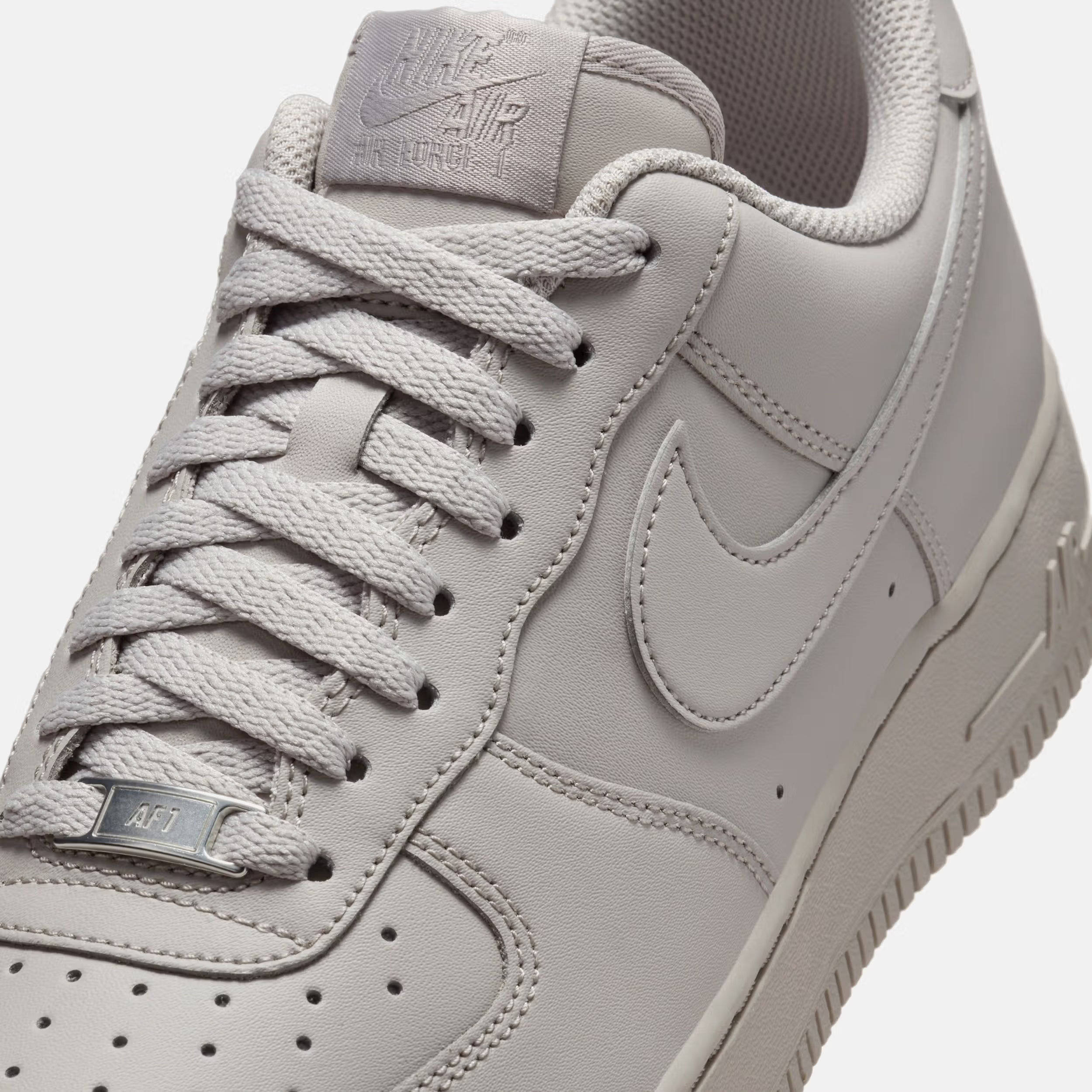 Nike Air Force 1 07 College Grey IH1698 001L lace