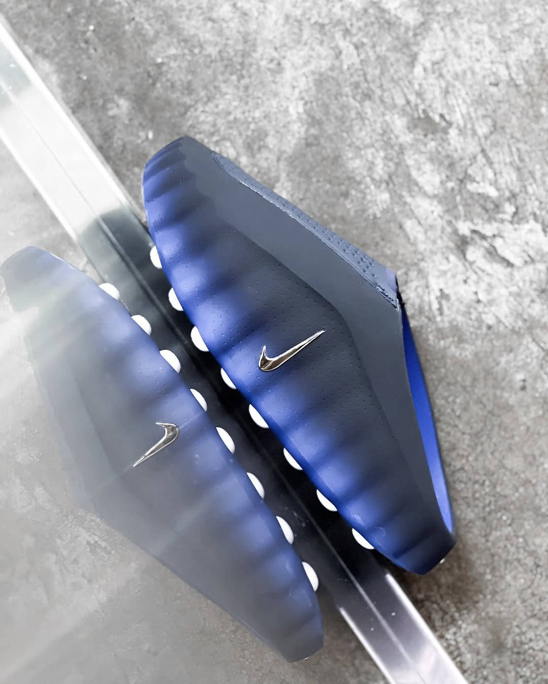 blackened blue nike mind 001