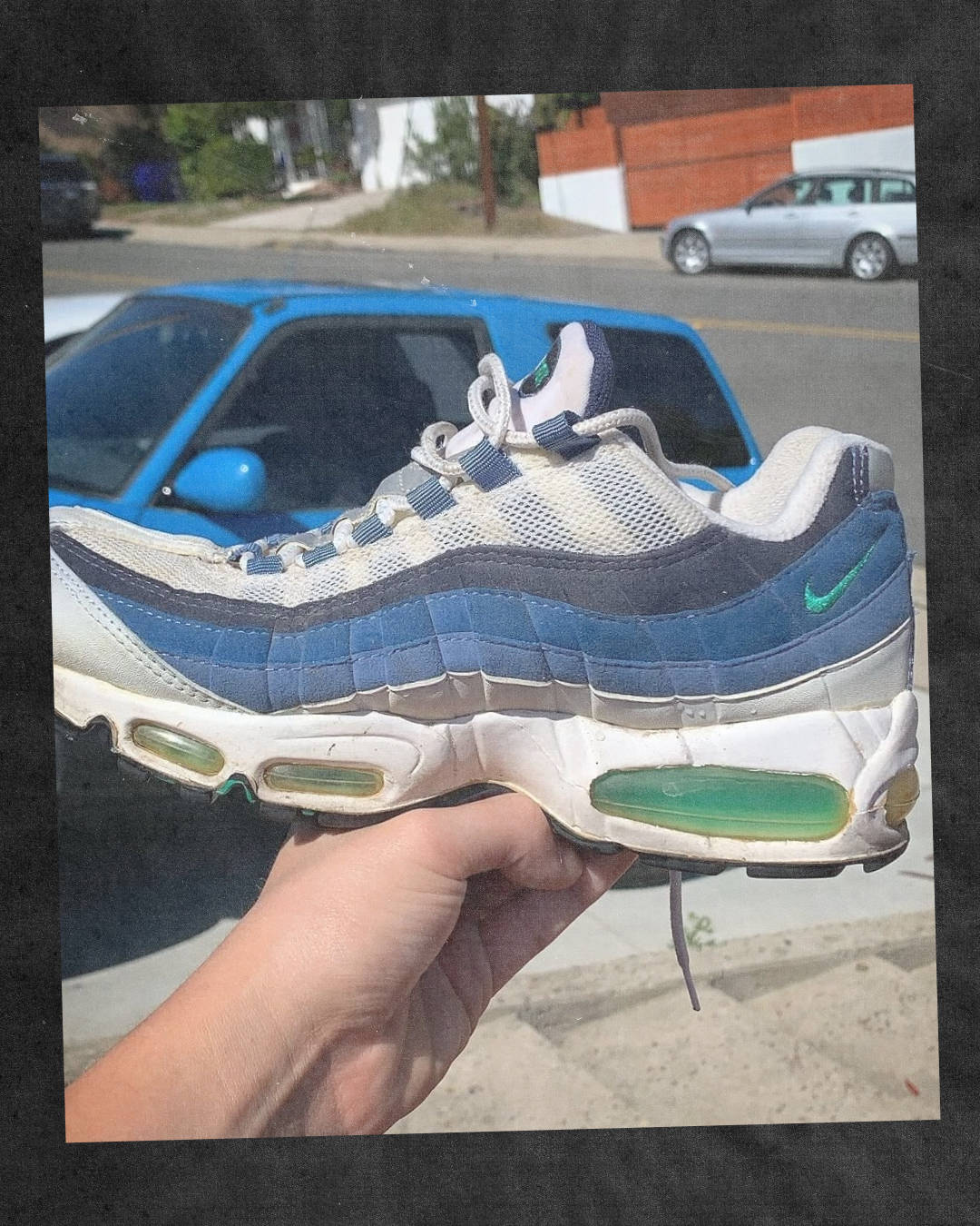 air max 95 blue slate og crumbling in hand