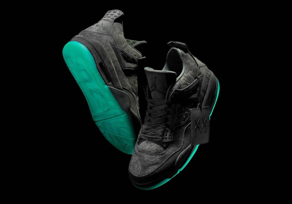 KAWS x Air Jordan 4 Dark Grey JU4624 002 side