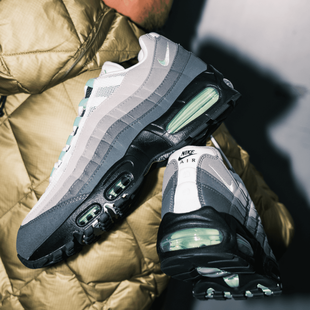 fresh mint air max 95 over shoulder