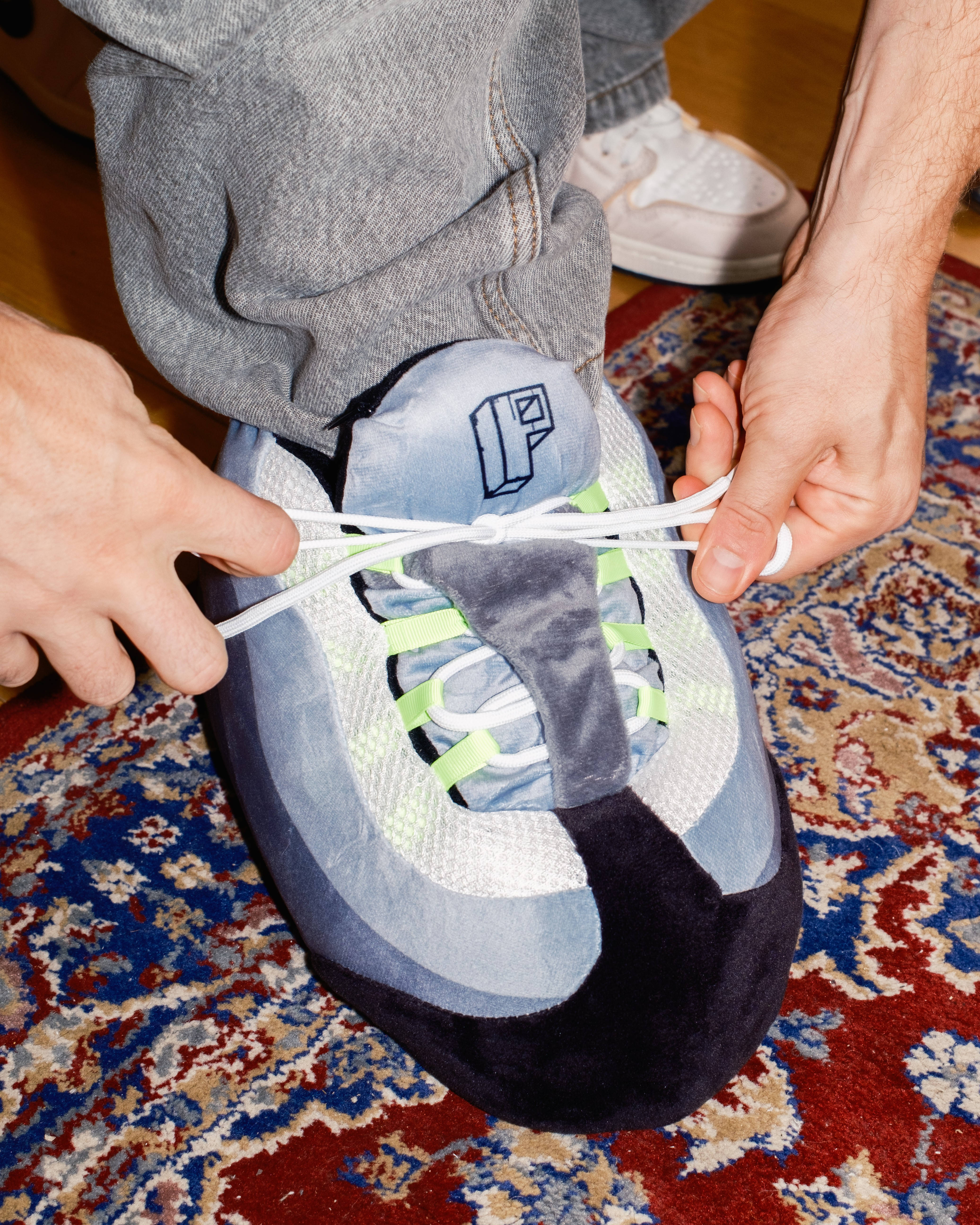 trying on the Block P air max 95 slipper