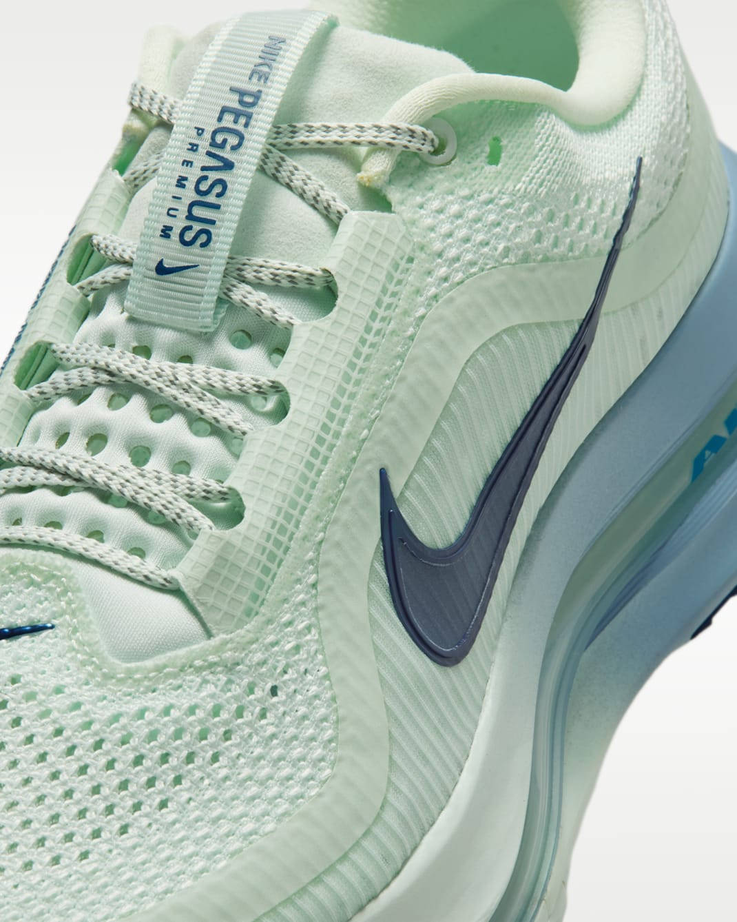 Nike©