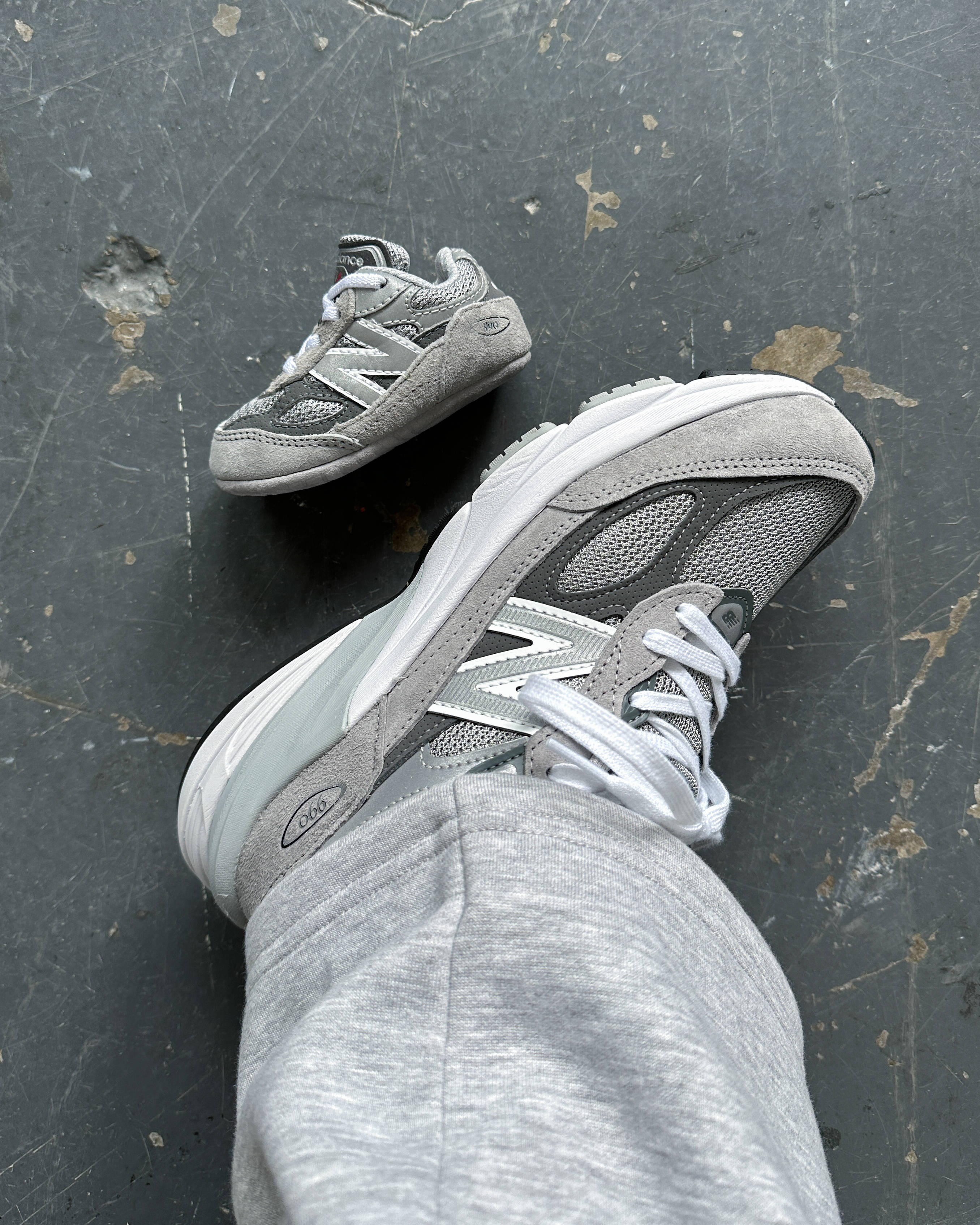 new balance 990v6 adult and baby size side-to-side