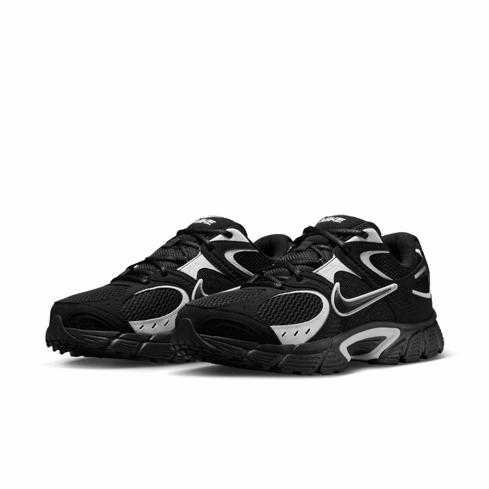 Nike V5 RNR Black White IO7835 001 front