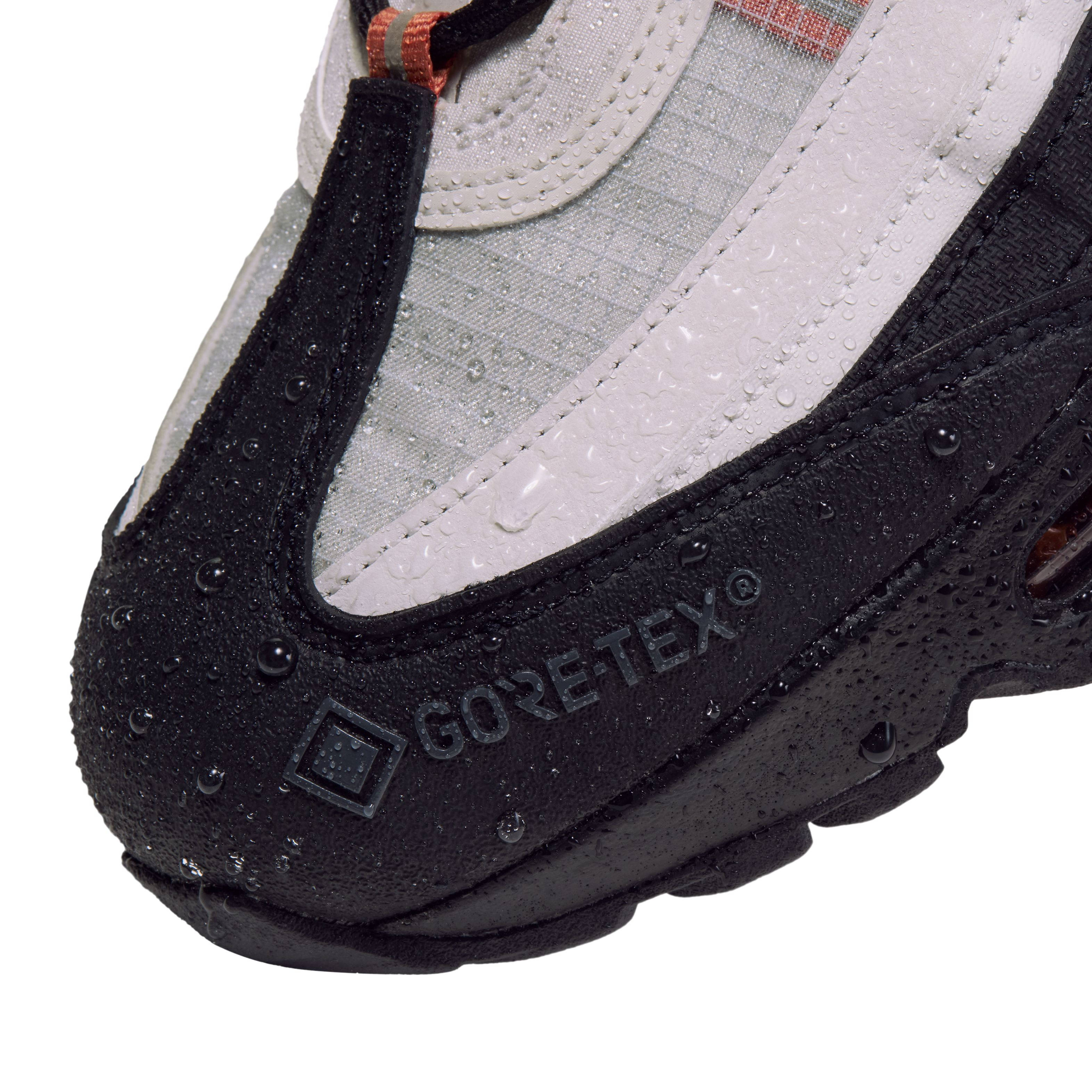 Nike Air Max 95 Light Bone Black IO1877 001 in the rain
