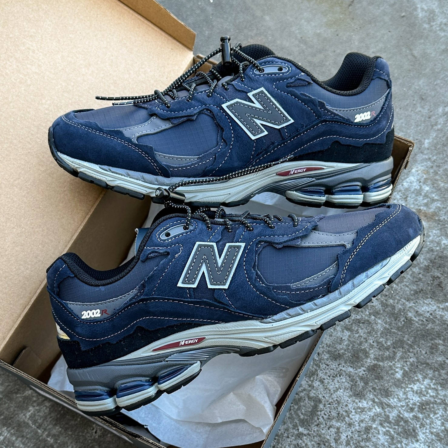 new balance 2002R