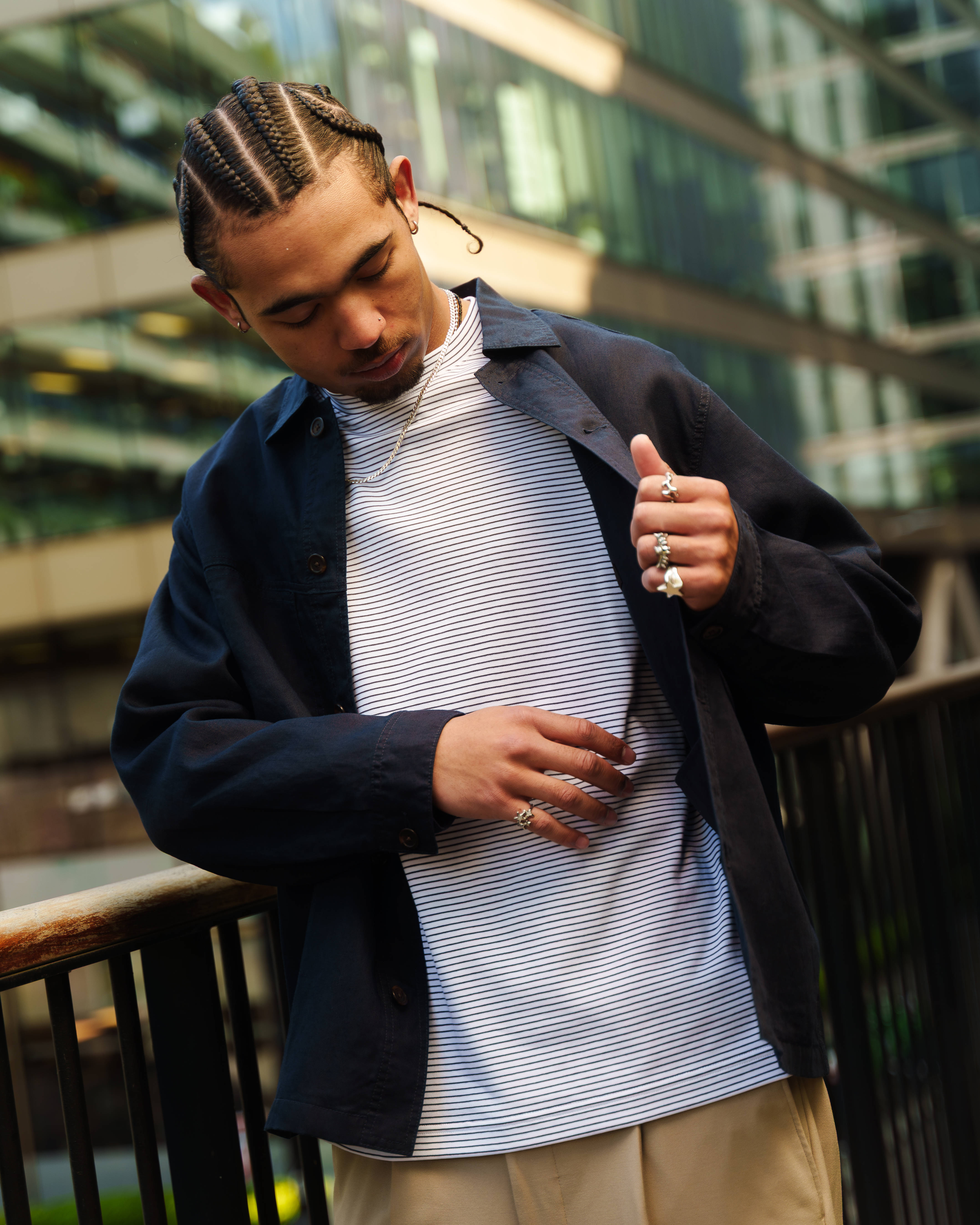 outfit 3 uniqlo chinos and linen shirt combo editorial style