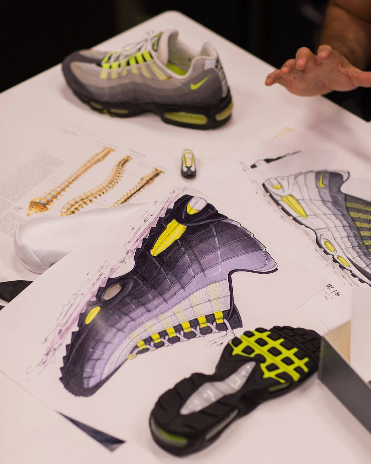 nike air max 95 neon sketches