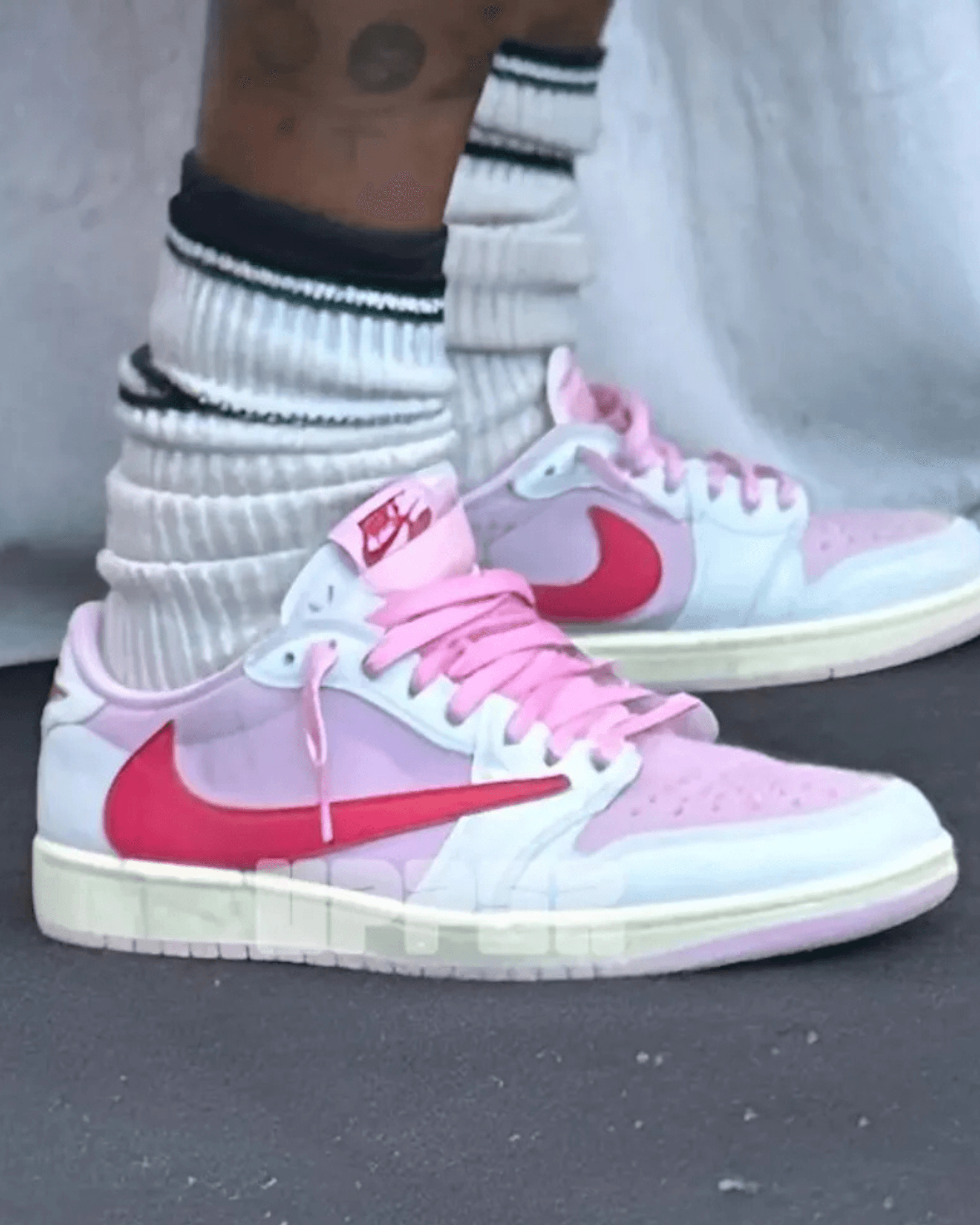 Travis Scott x Air Jordan 1 Low OG Shy Pink