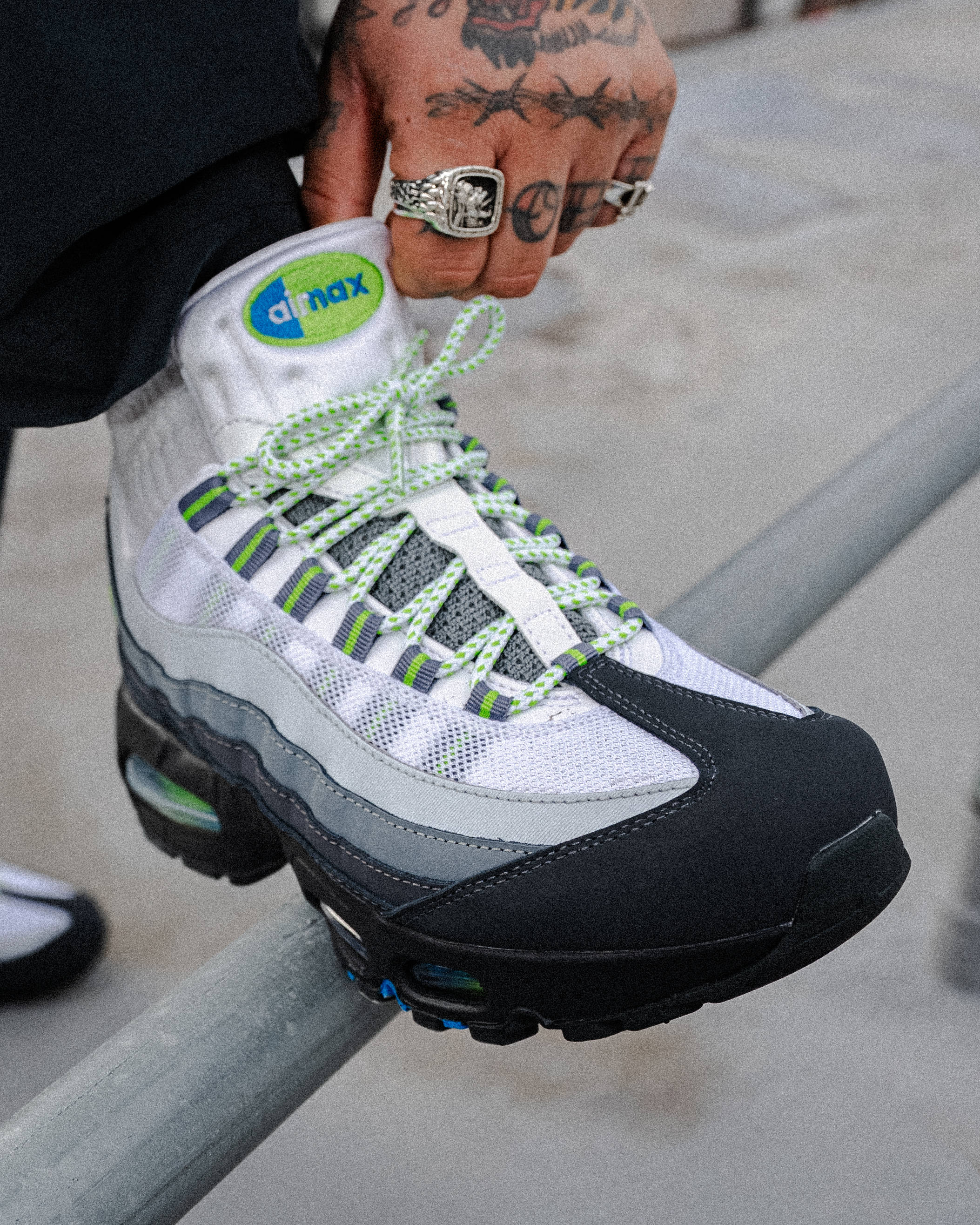 green apple air max 95 up close lace shot