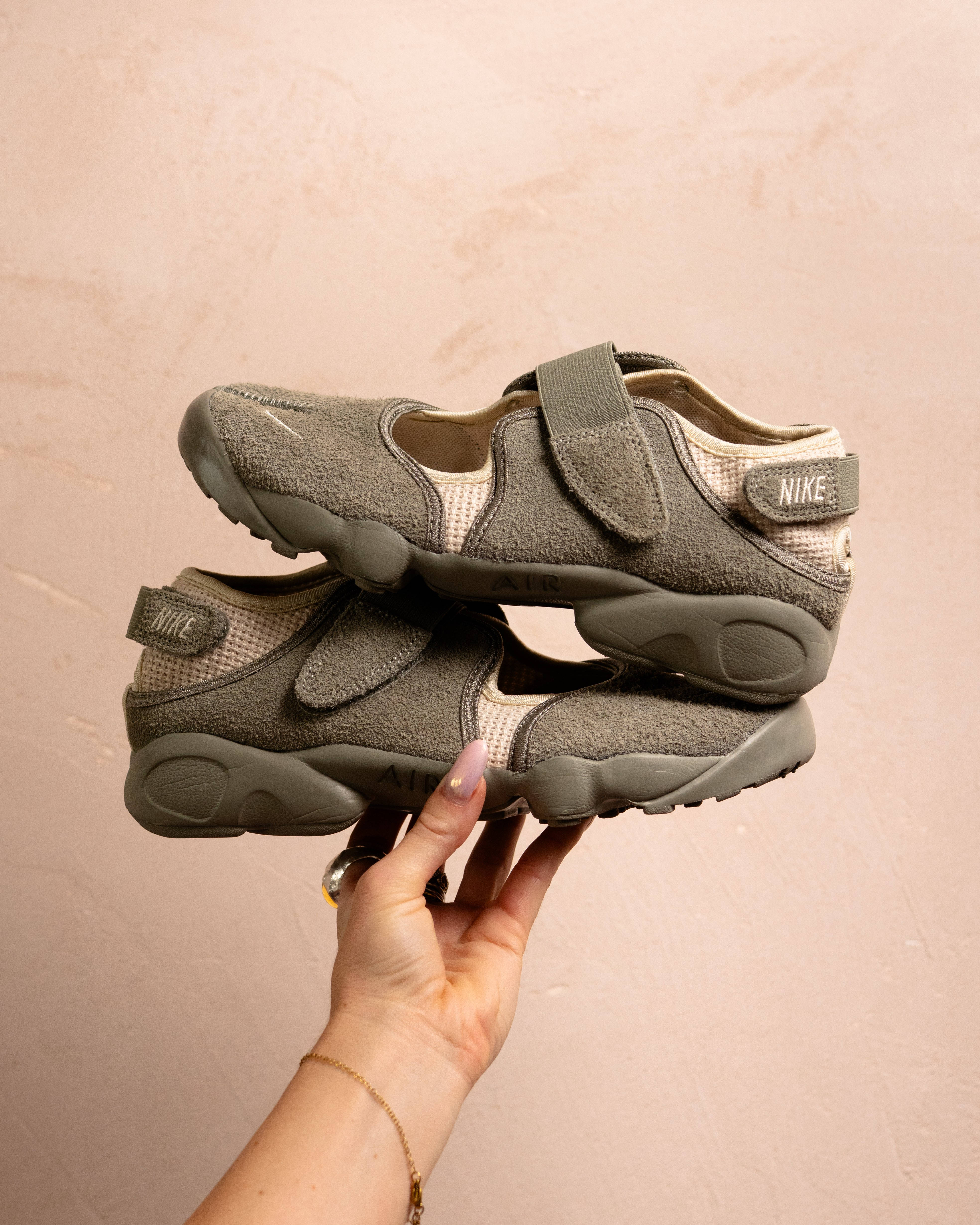 air rift olive textured pair in hand stack with pink wall backdrop